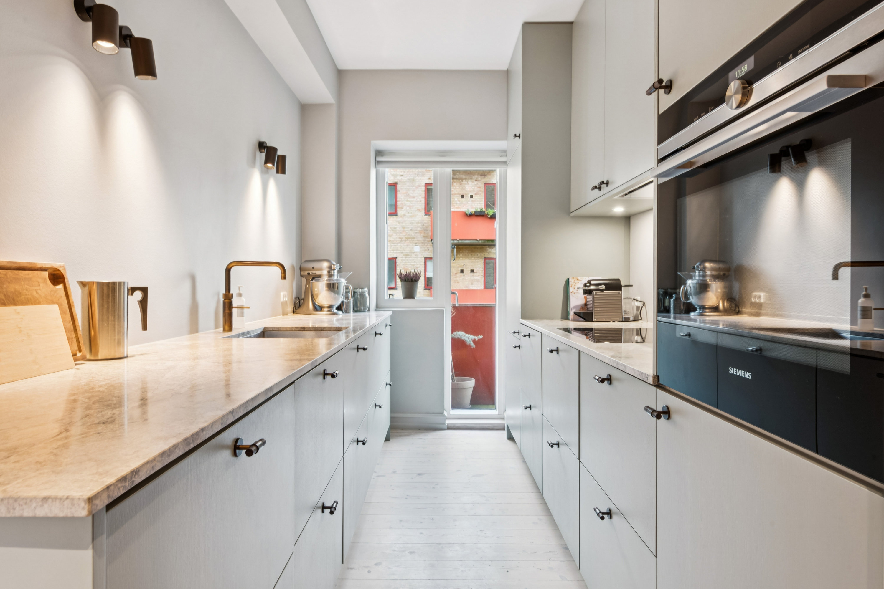 Miniaturebillede 1: køkken. Billede af Rådhusvej 18, 2. tv., 2920 Charlottenlund