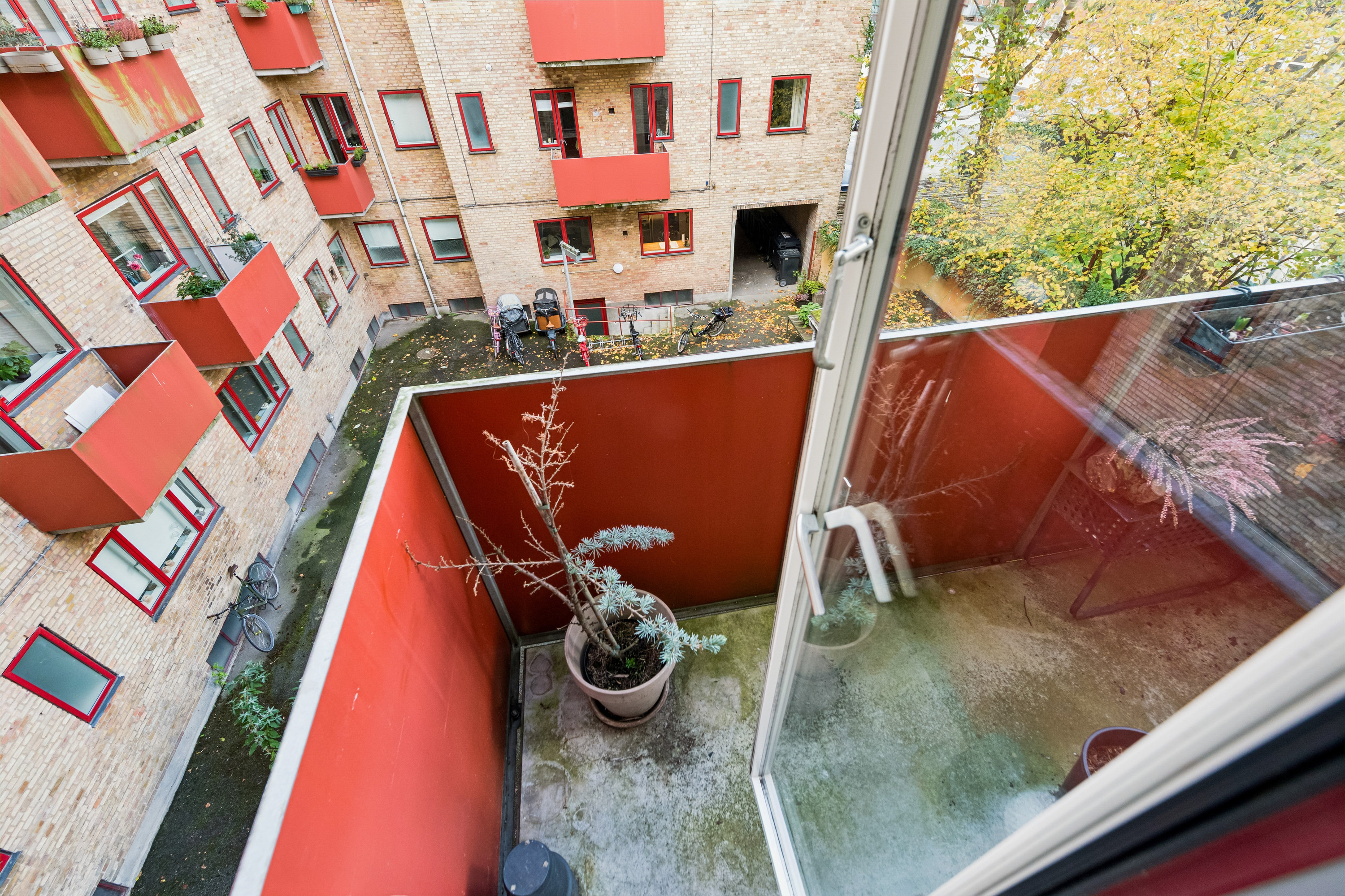 Fremhævet altan billede i fuldskærmstilstand. Billede af Rådhusvej 18, 2. tv., 2920 Charlottenlund