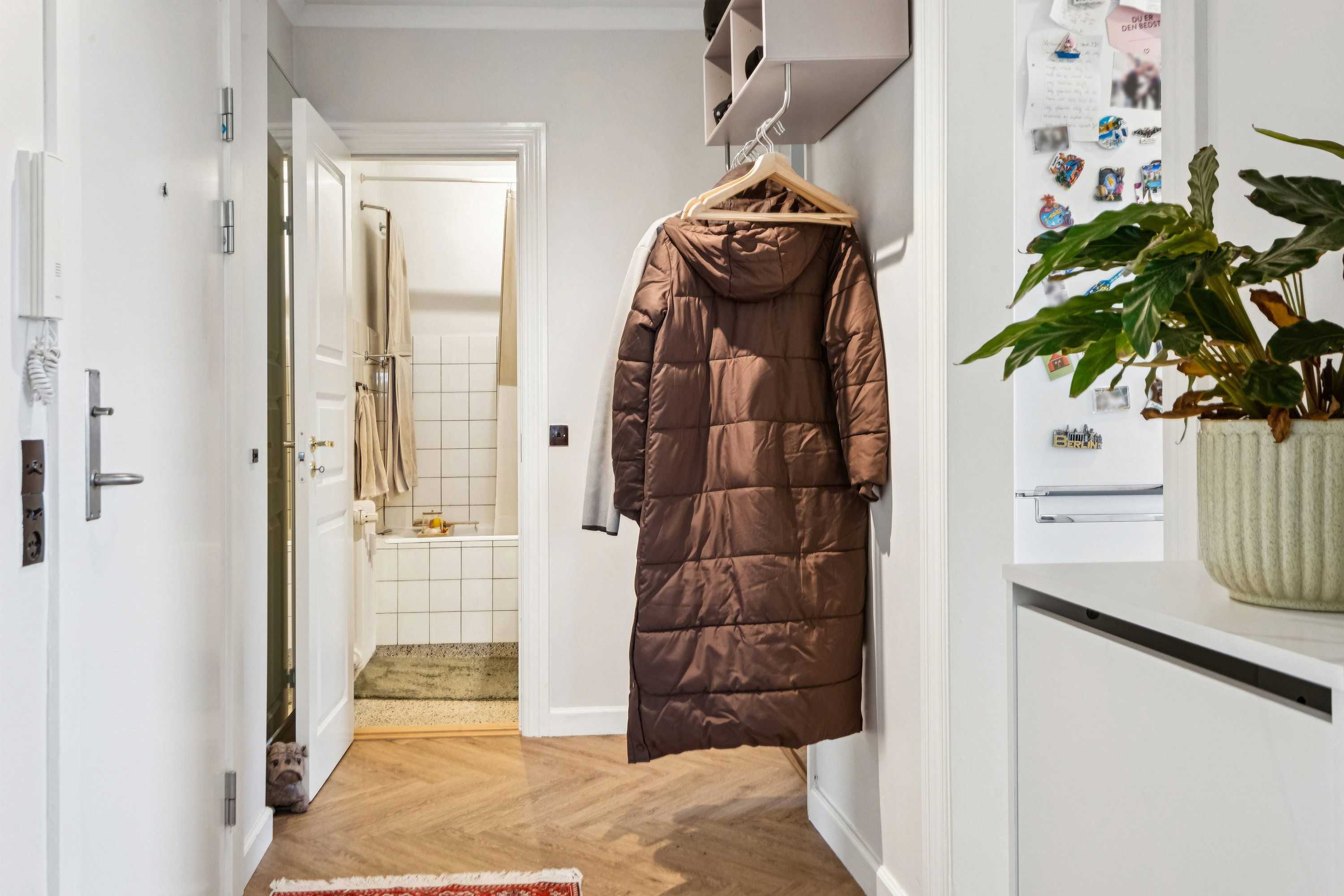 Fremhævet entré billede i fuldskærmstilstand. Billede af Hobrovej 58, 3. tv., 9000 Aalborg