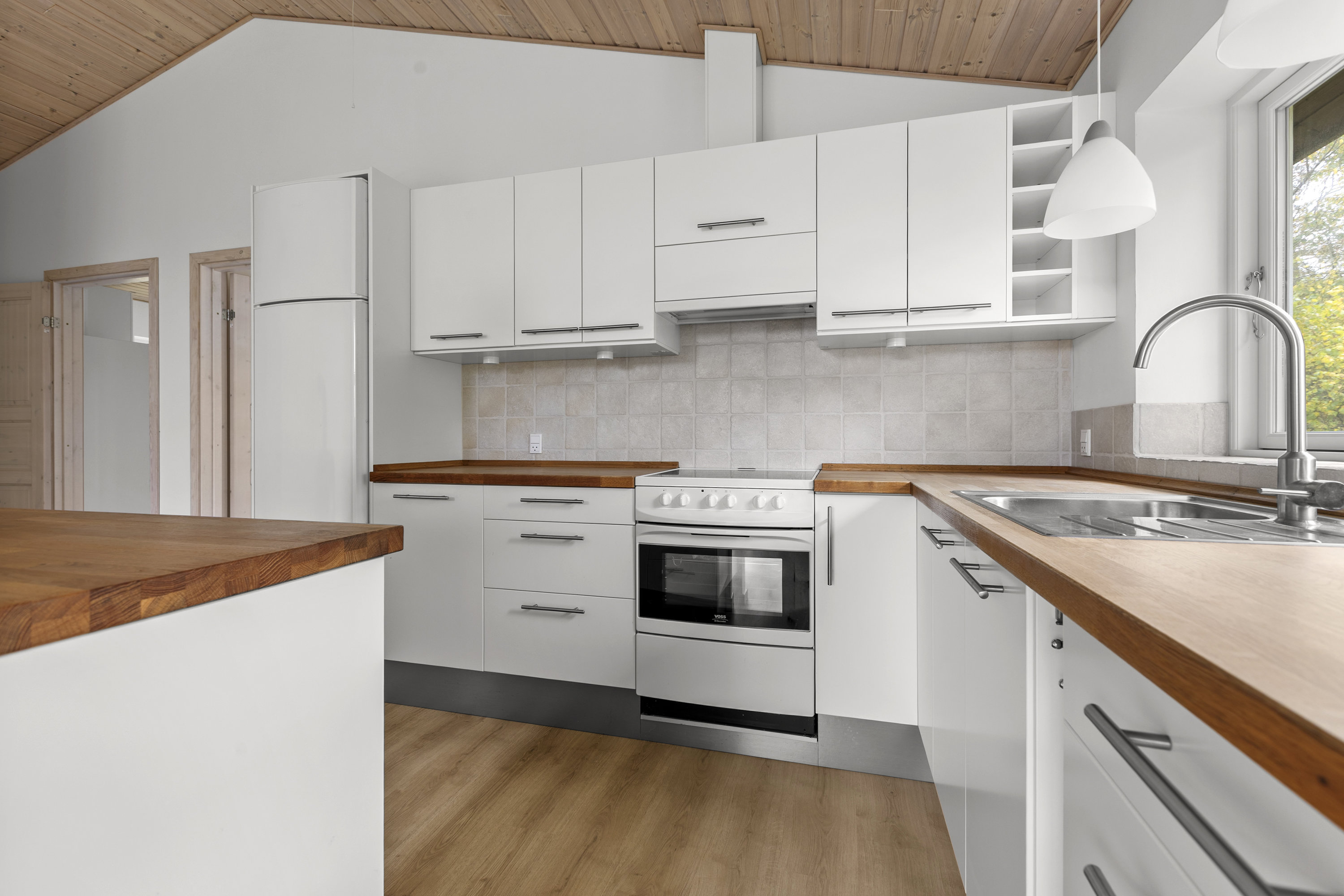 Fremhævet køkken billede i fuldskærmstilstand. Billede af Lille Dalbyvej 33, 4140 Borup