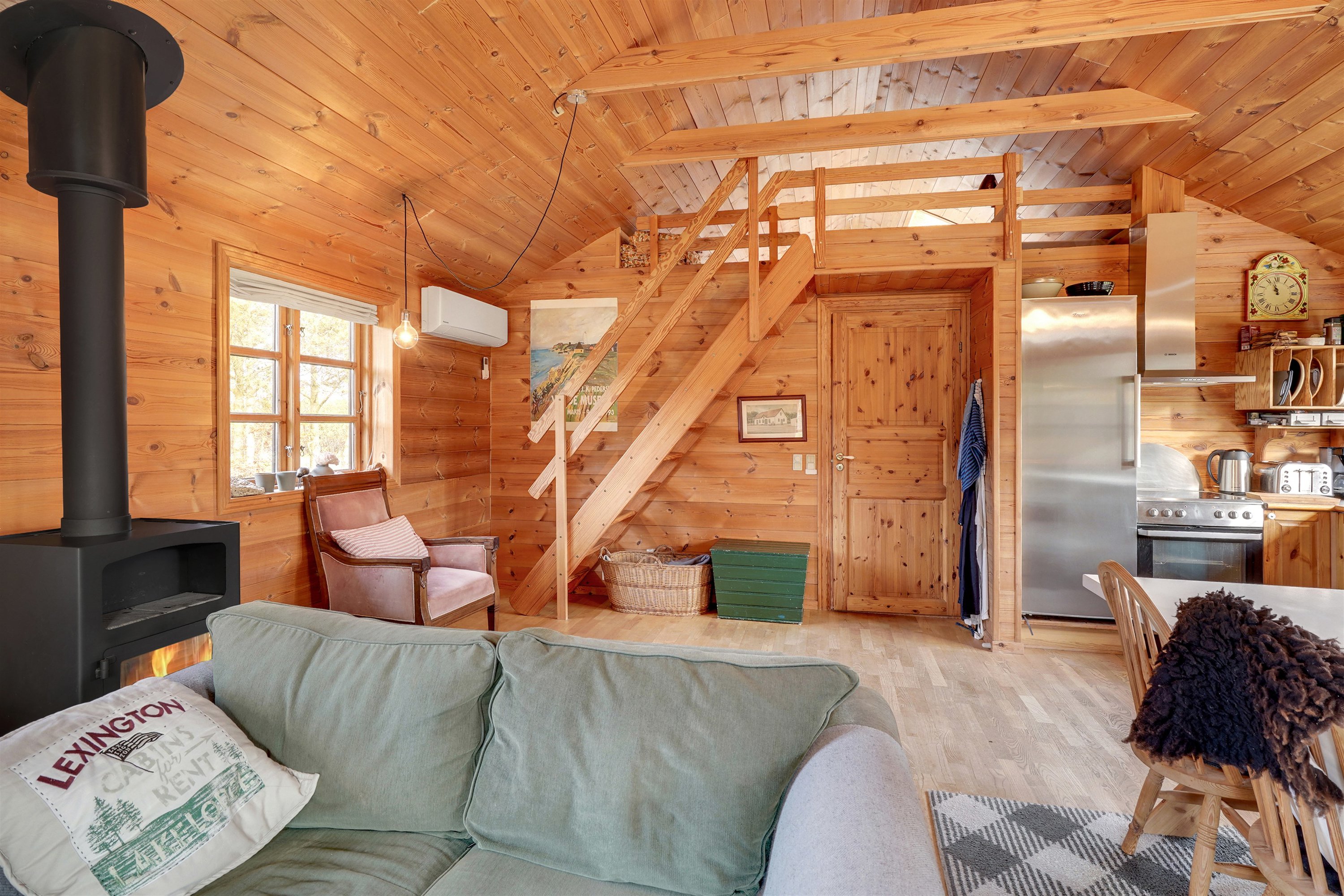 Fremhævet stue billede i fuldskærmstilstand. Billede af Gravensbjergvej 2, Lønne, 6830 Nørre Nebel