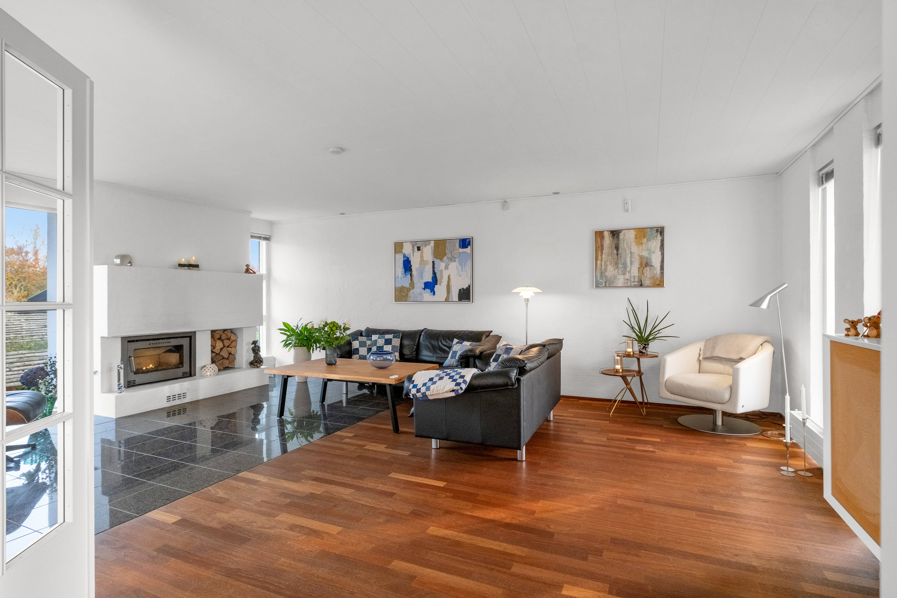 Fremhævet stue billede i fuldskærmstilstand. Billede af Georgsmindevej 5, 8530 Hjortshøj