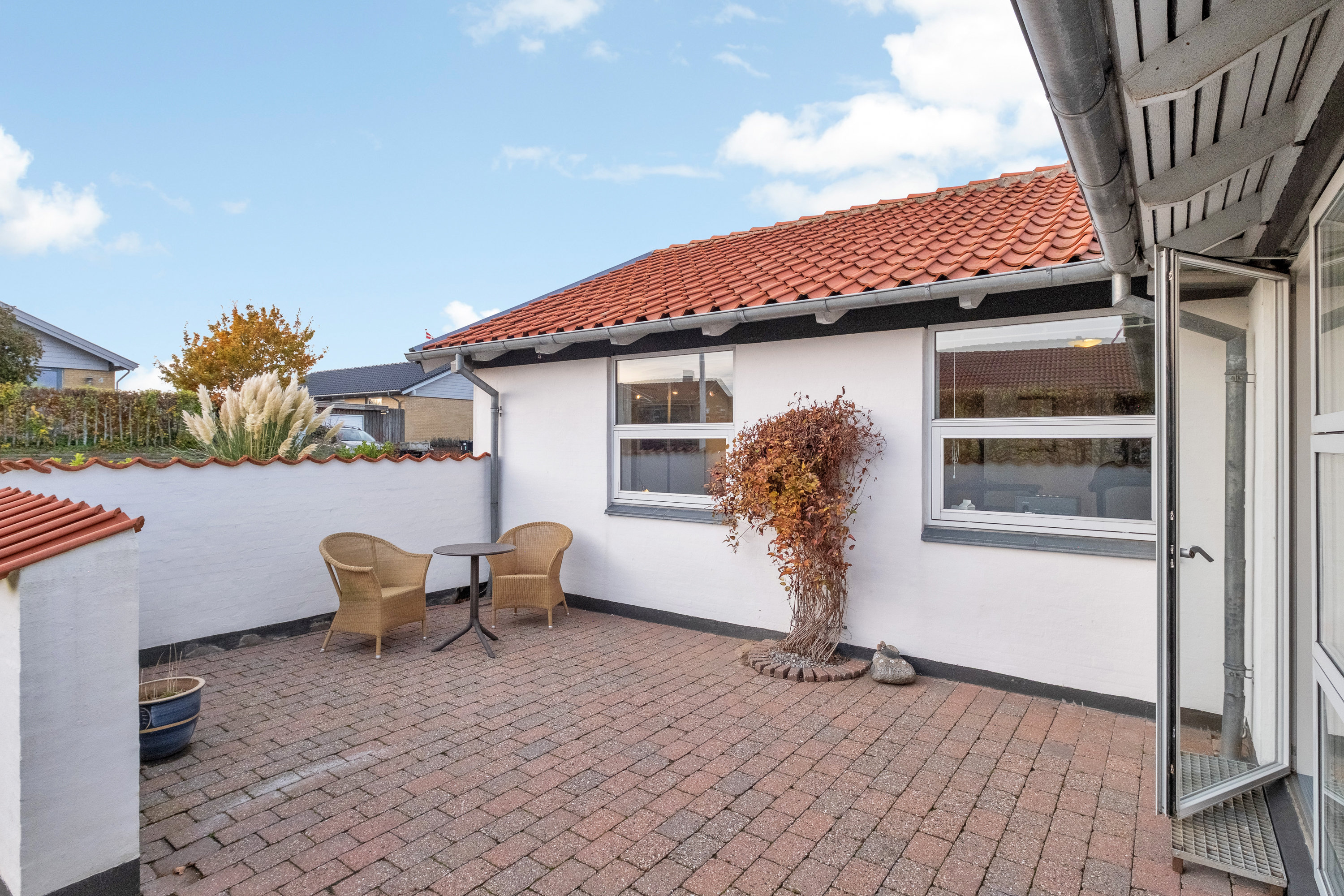 Fremhævet terrasse billede i fuldskærmstilstand. Billede af Georgsmindevej 5, 8530 Hjortshøj