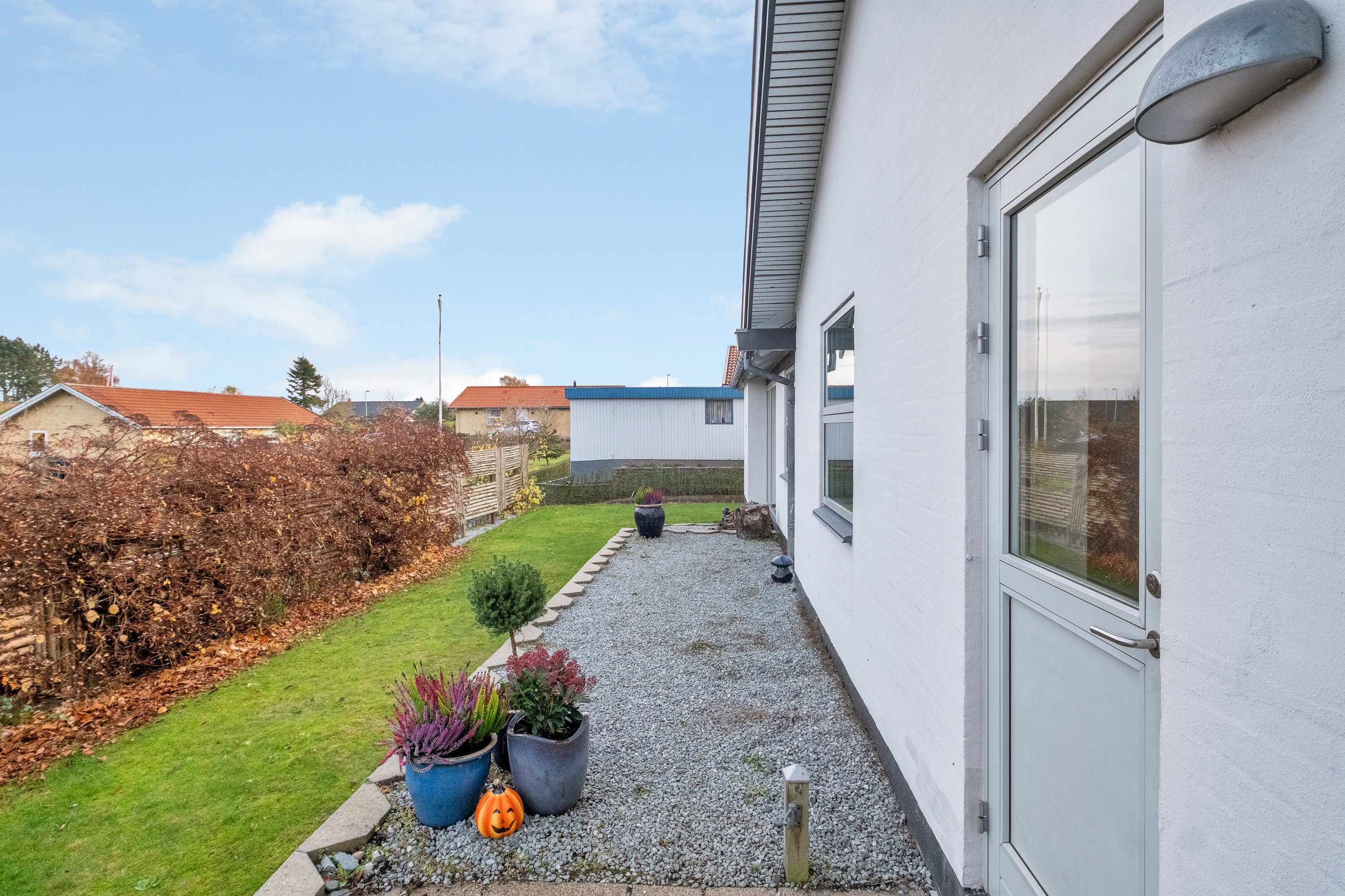 Fremhævet bag facade billede i fuldskærmstilstand. Billede af Georgsmindevej 5, 8530 Hjortshøj