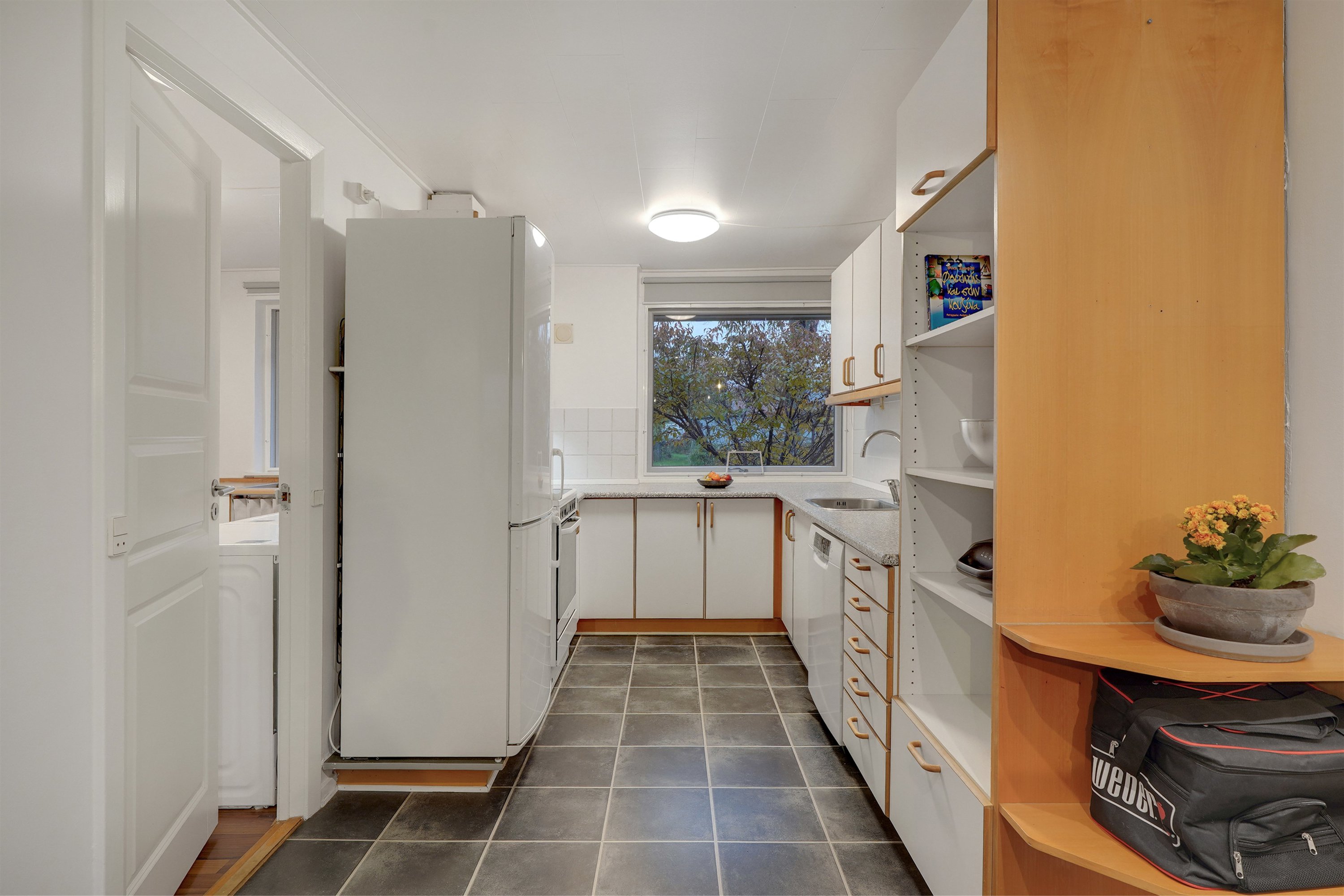 Fremhævet køkken billede i fuldskærmstilstand. Billede af Elmelunden 205, 7190 Billund