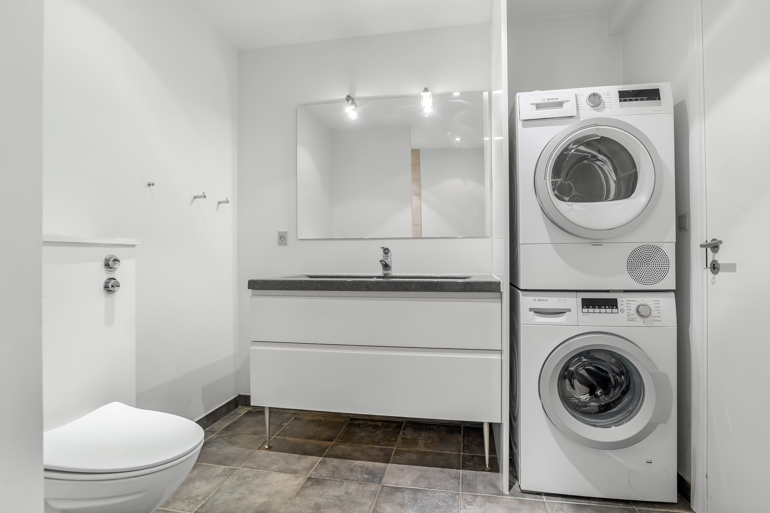 Fremhævet badeværelse billede i fuldskærmstilstand. Billede af Asylgade 2, 2. tv., 7500 Holstebro