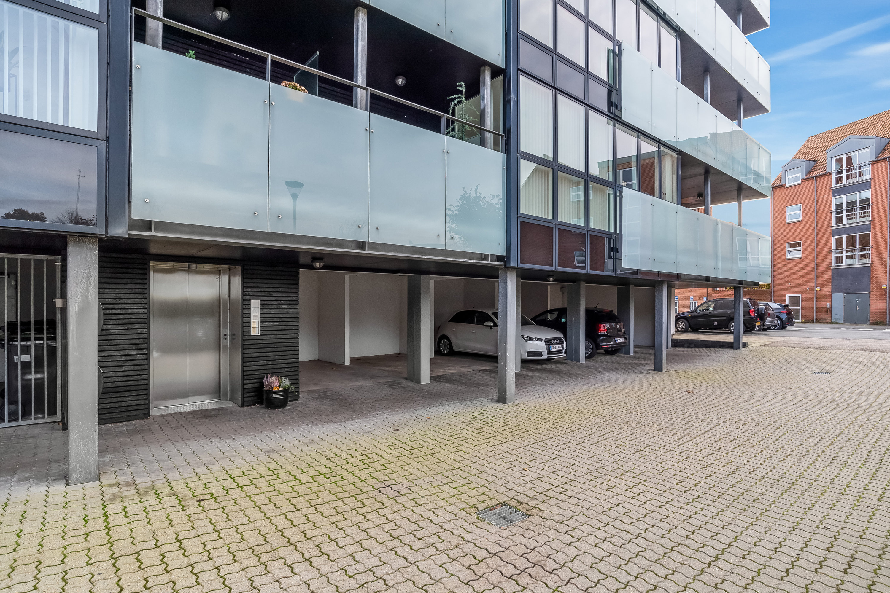 Fremhævet parkeringsplads billede i fuldskærmstilstand. Billede af Asylgade 2, 2. tv., 7500 Holstebro