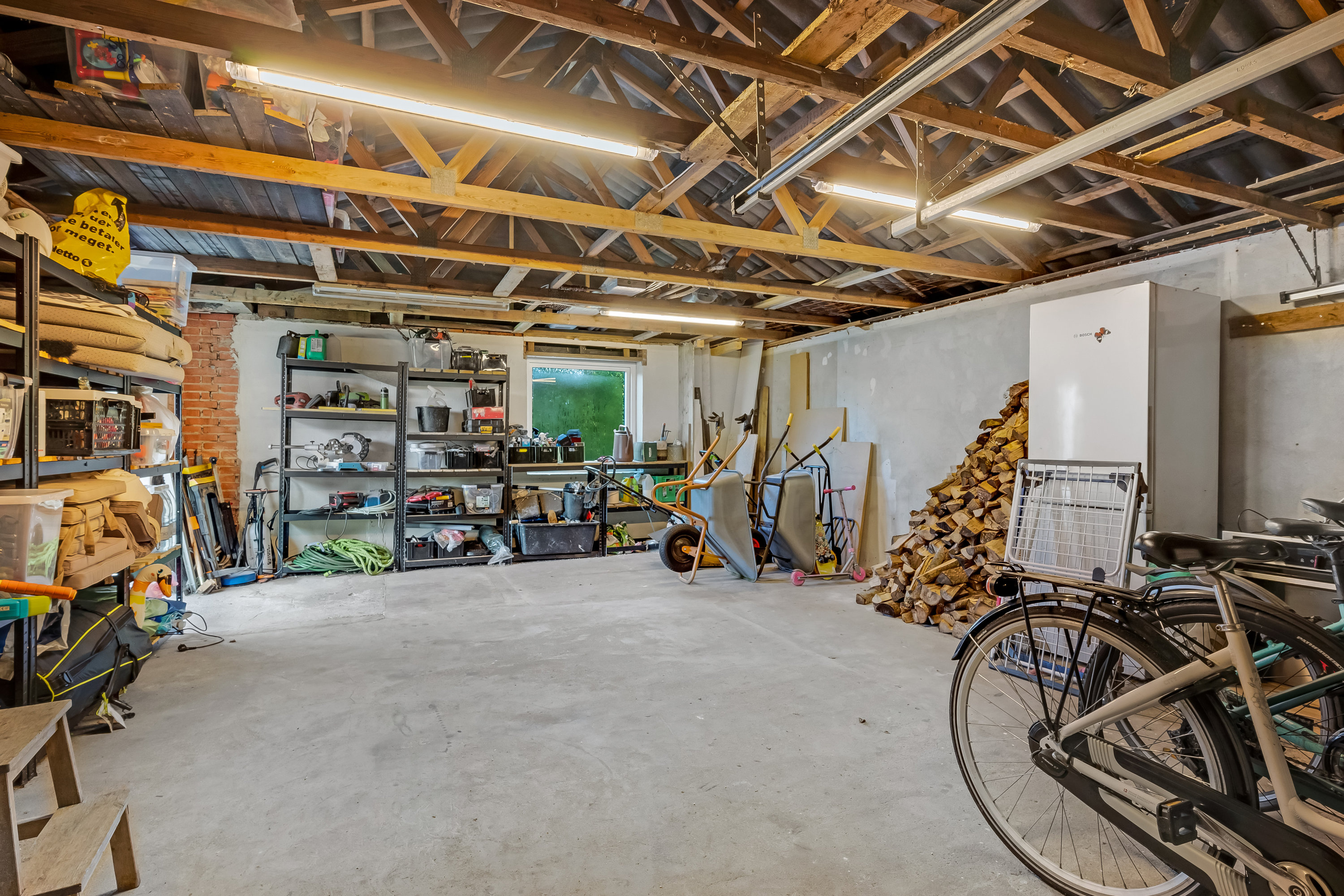 Fremhævet garage billede i fuldskærmstilstand. Billede af Solsikkevej 22, Mejdal, 7500 Holstebro