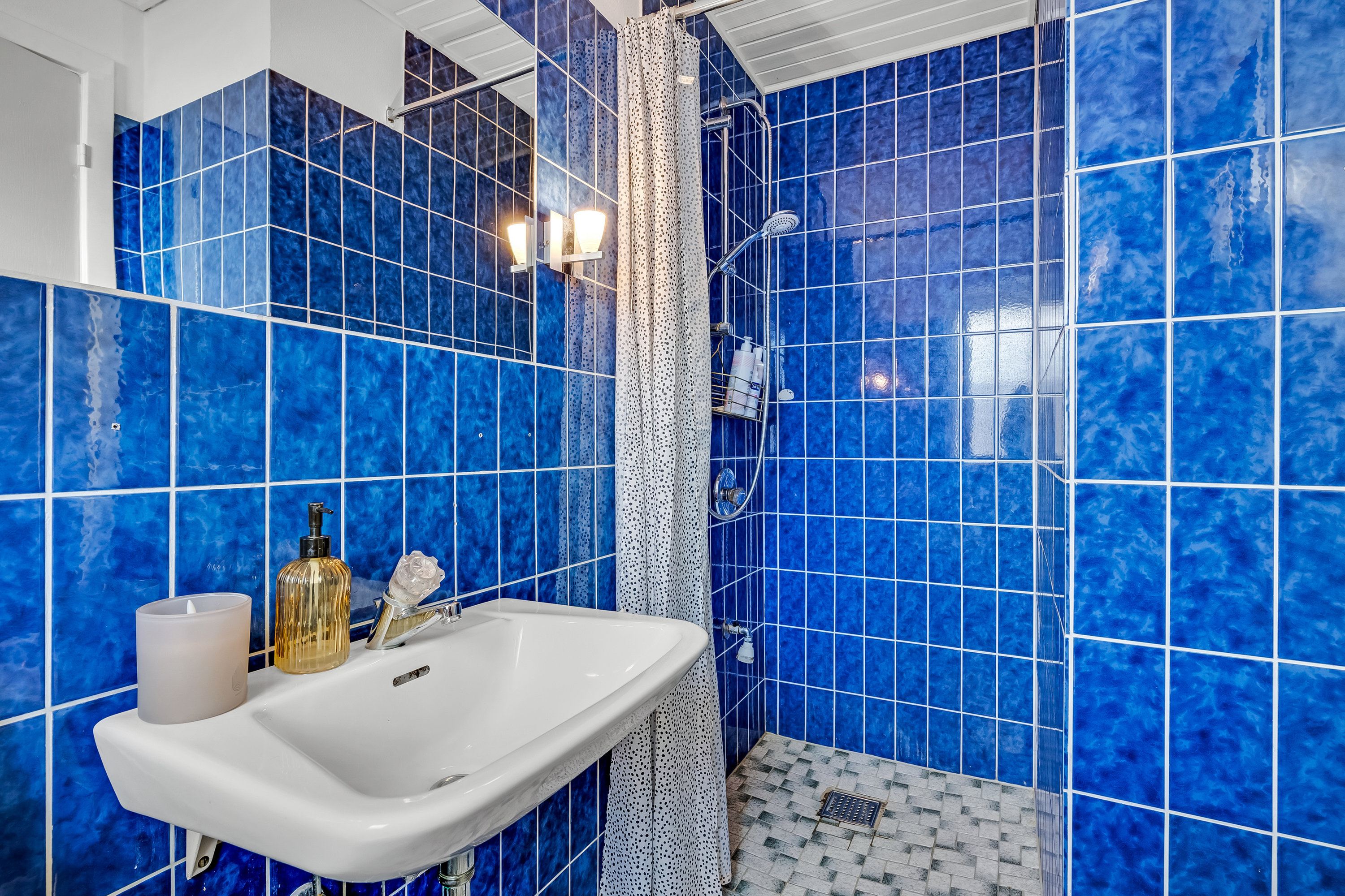 Fremhævet badeværelse billede i fuldskærmstilstand. Billede af Solsikkevej 22, Mejdal, 7500 Holstebro