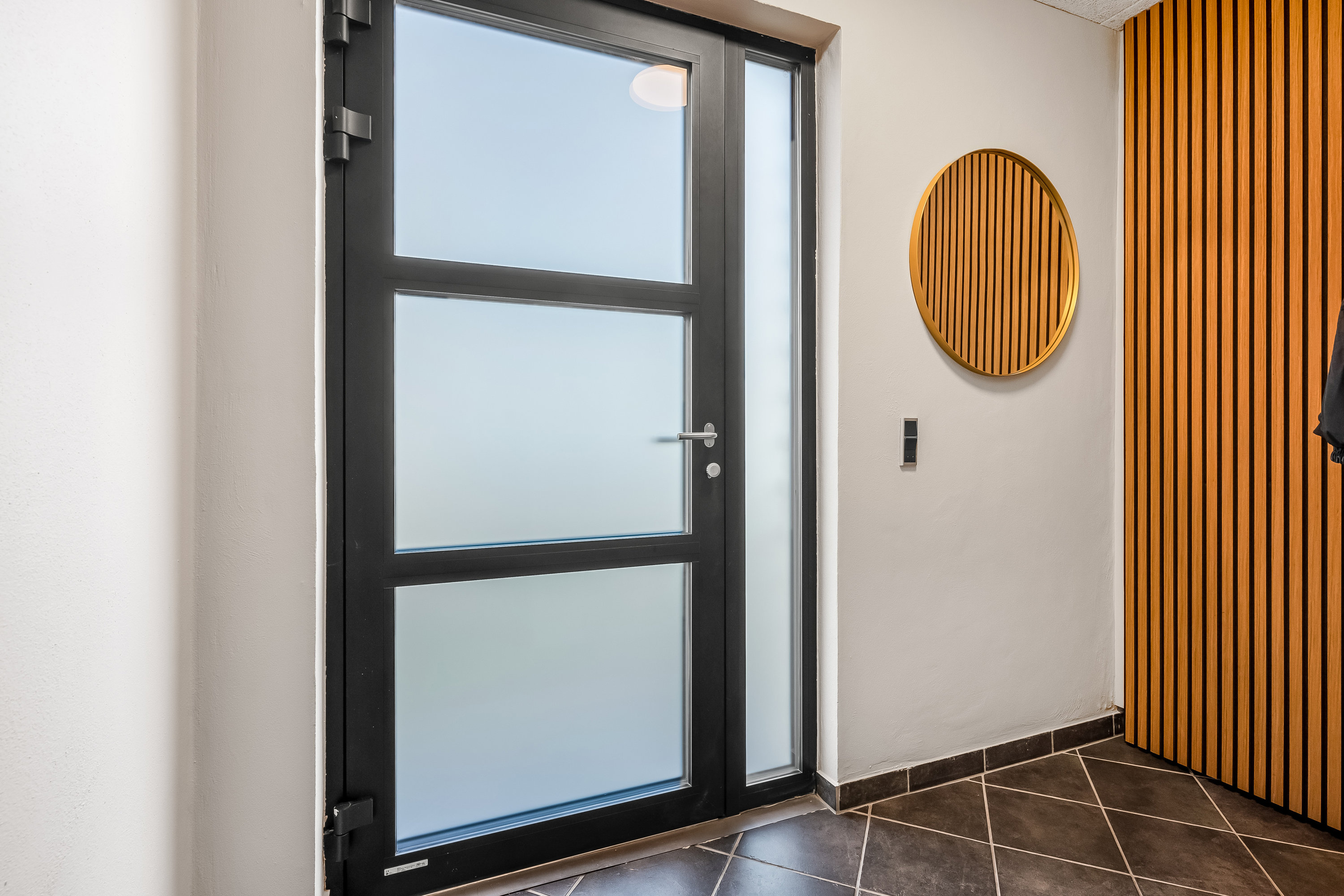 Fremhævet entré billede i fuldskærmstilstand. Billede af Skivevej 58, 7500 Holstebro