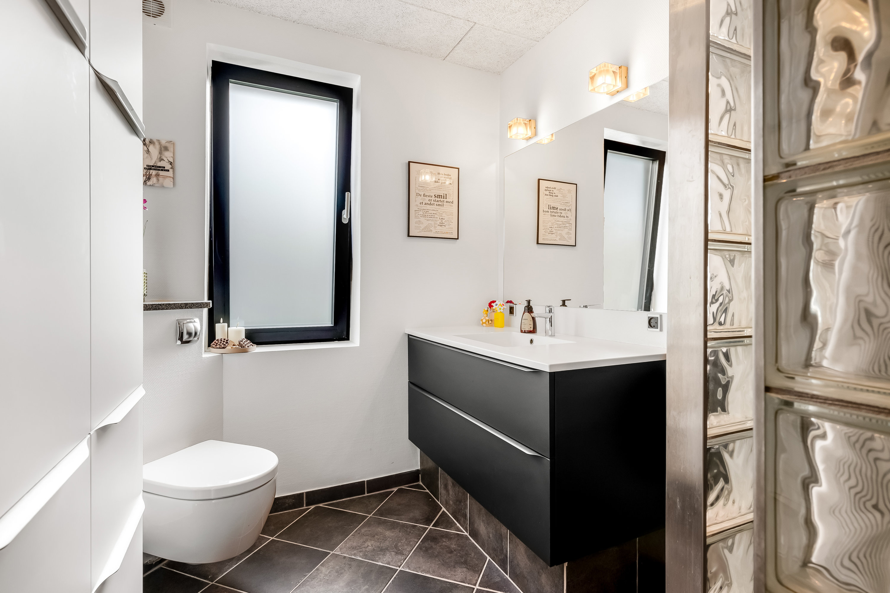Fremhævet badeværelse billede i fuldskærmstilstand. Billede af Skivevej 58, 7500 Holstebro