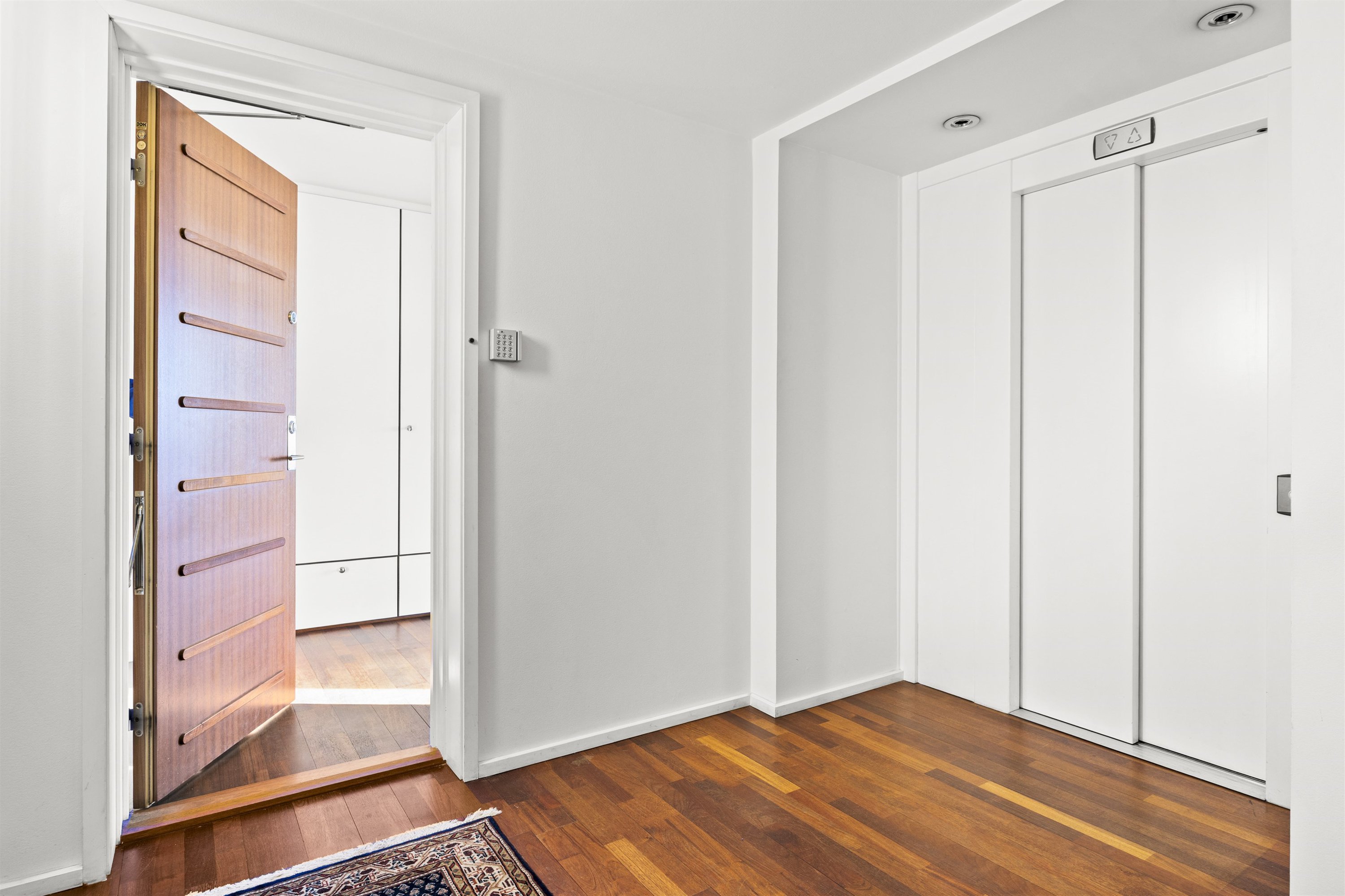 Fremhævet entré billede i fuldskærmstilstand. Billede af Kystvej 20, 1. 5., 3100 Hornbæk