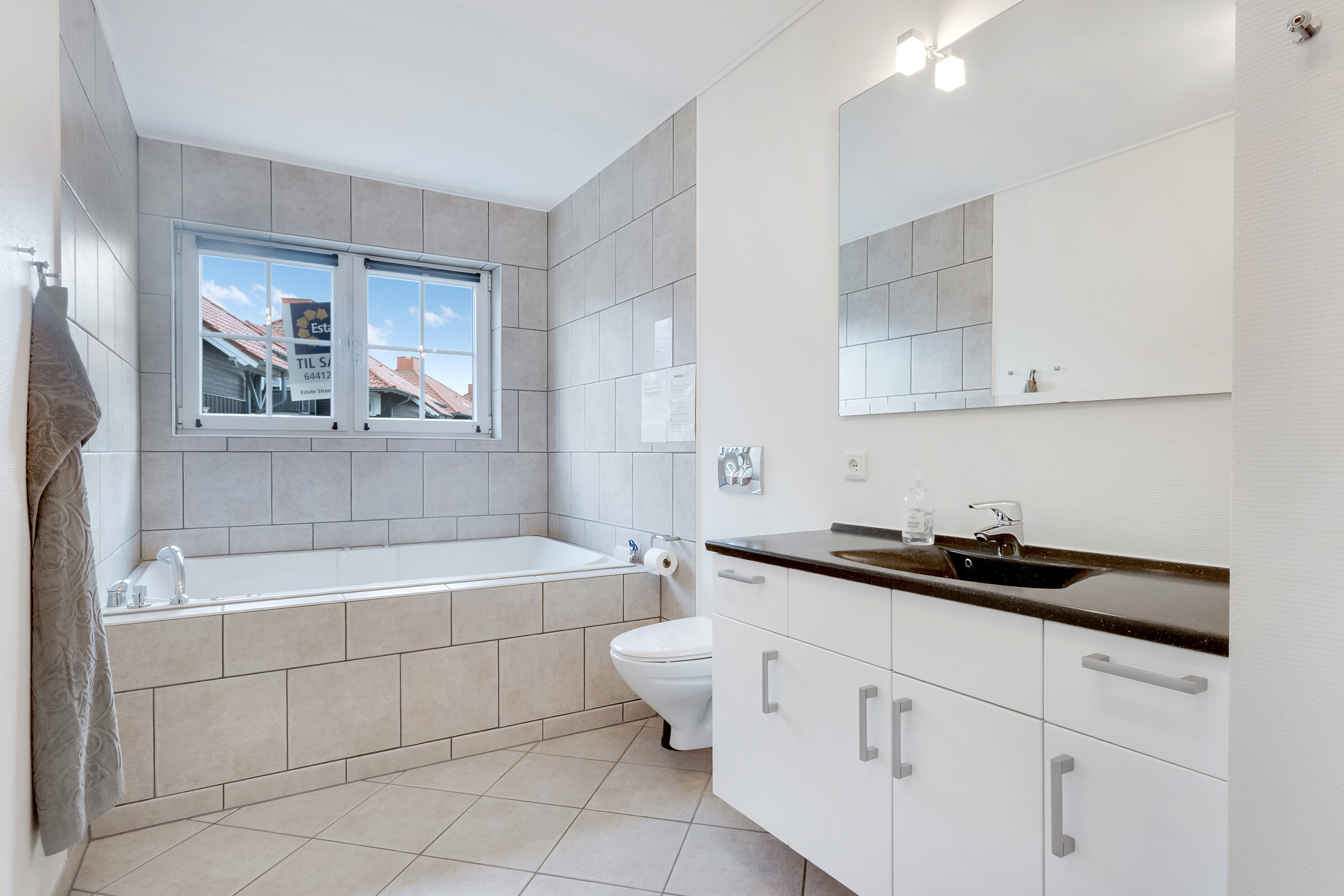 Fremhævet badeværelse billede i fuldskærmstilstand. Billede af Vestre Engvej 114, 1. th., 5400 Bogense