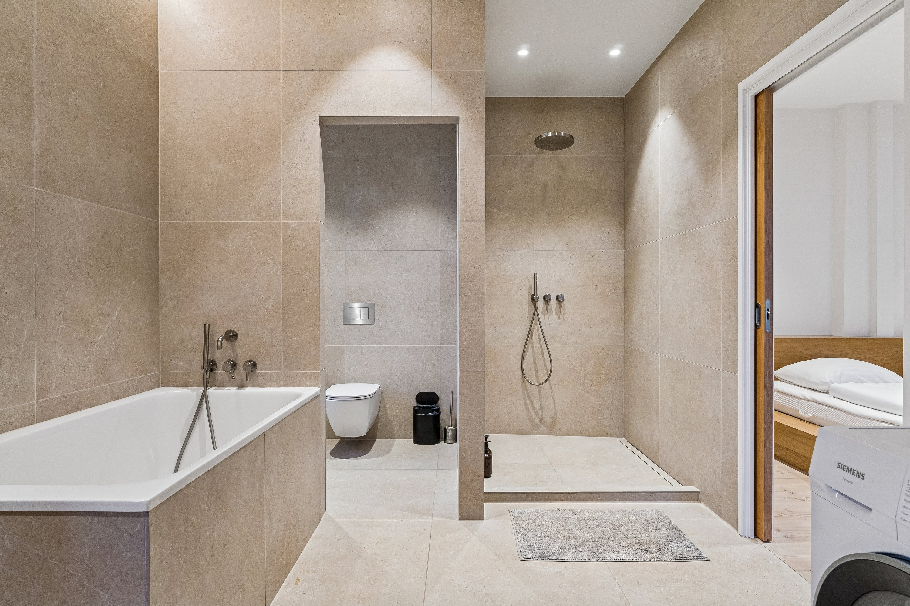 Fremhævet bad billede i fuldskærmstilstand. Billede af Frederiksgade 9, 4. tv., 1265 København K