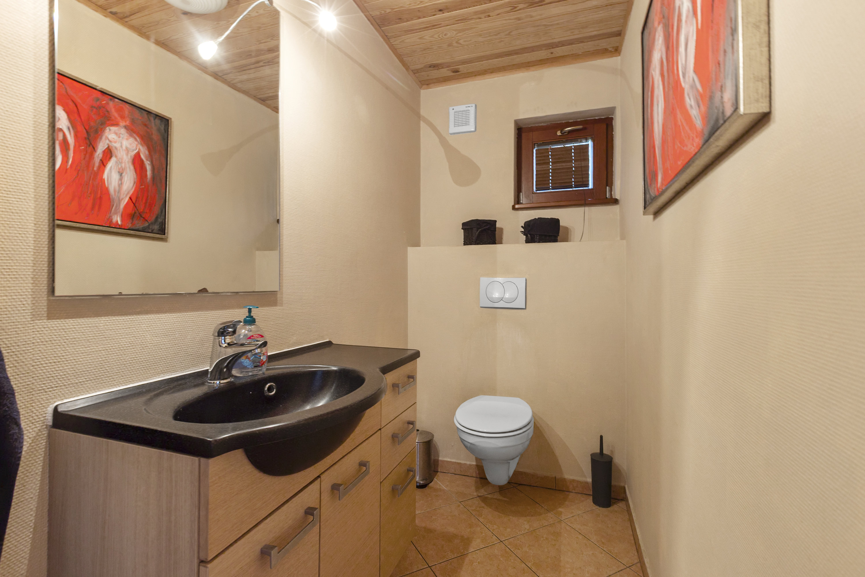 Fremhævet toilet billede i fuldskærmstilstand. Billede af Harekærgårdsvej 29, Gershøj, 4070 Kirke Hyllinge