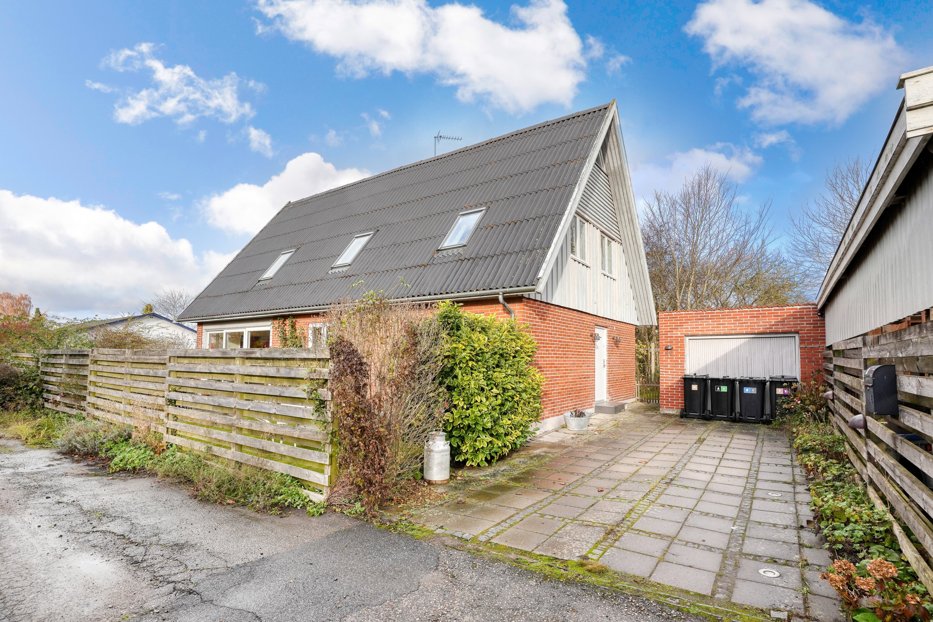 Fremhævet indkørsel billede i fuldskærmstilstand. Billede af Løngangsgade 42, 3400 Hillerød