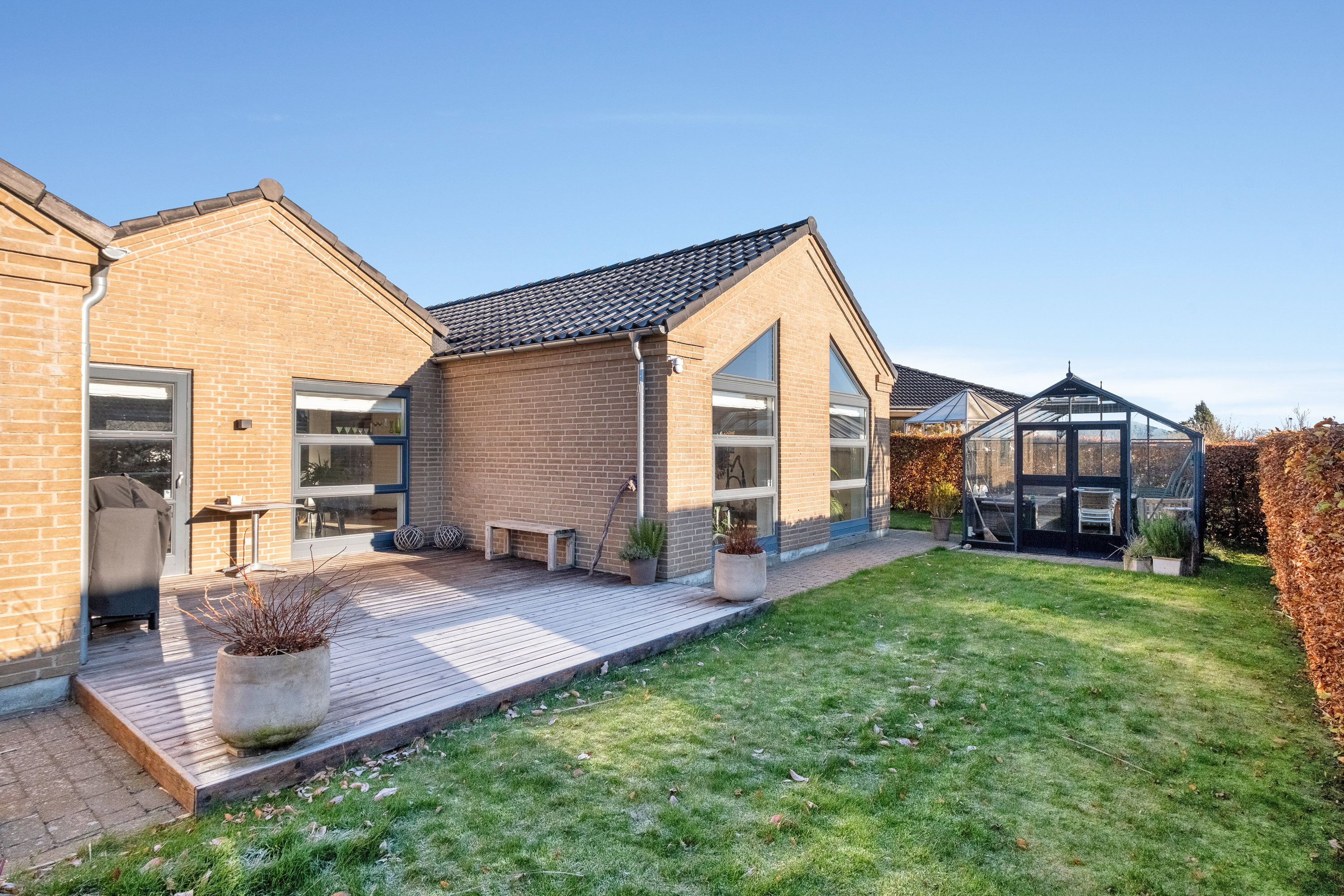 Fremhævet set fra haven billede i fuldskærmstilstand. Billede af Asmusgårdsvej 114, 8520 Lystrup