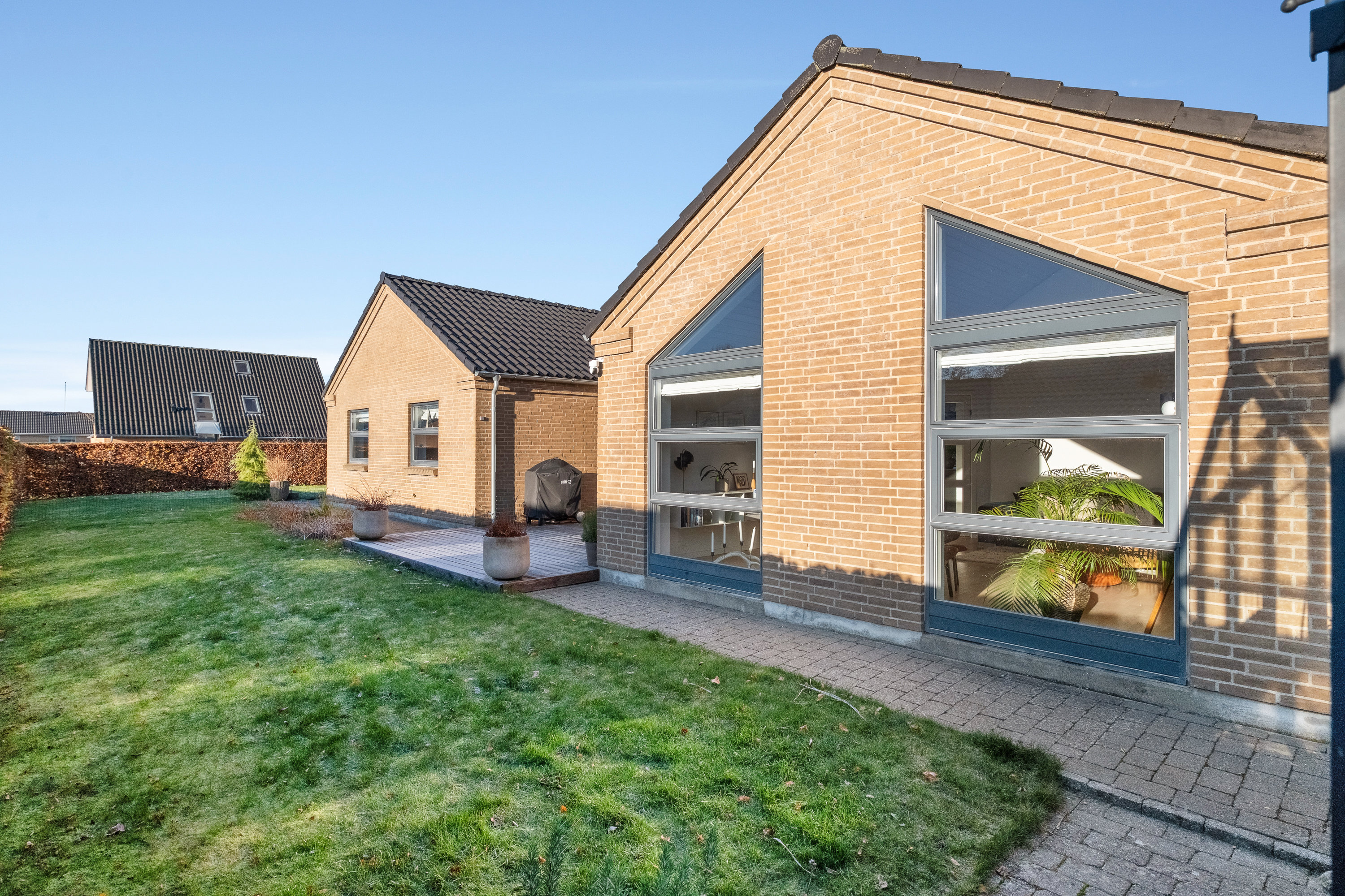 Miniaturebillede 2: set fra haven. Billede af Asmusgårdsvej 114, 8520 Lystrup