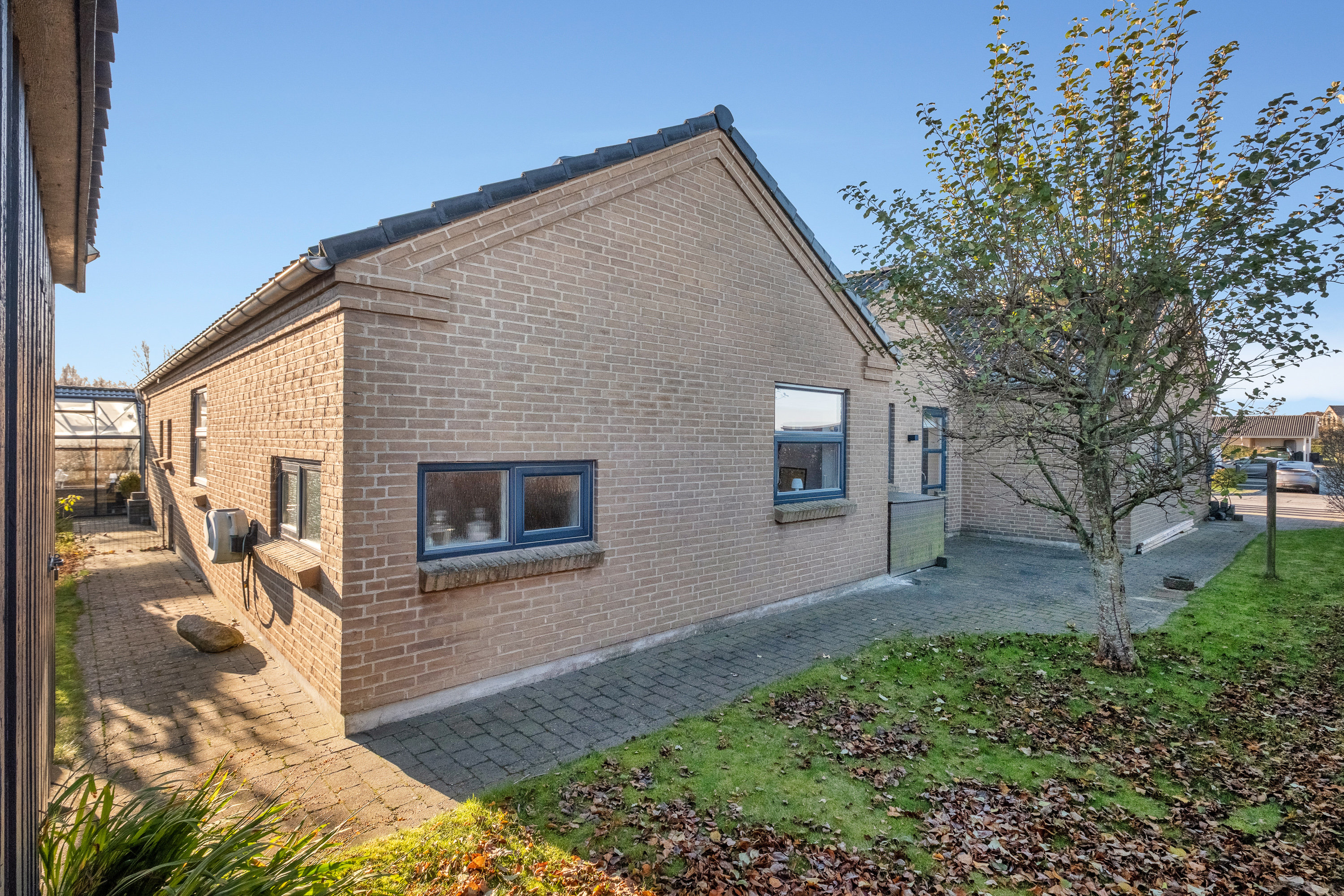 Fremhævet set fra haven billede i fuldskærmstilstand. Billede af Asmusgårdsvej 114, 8520 Lystrup