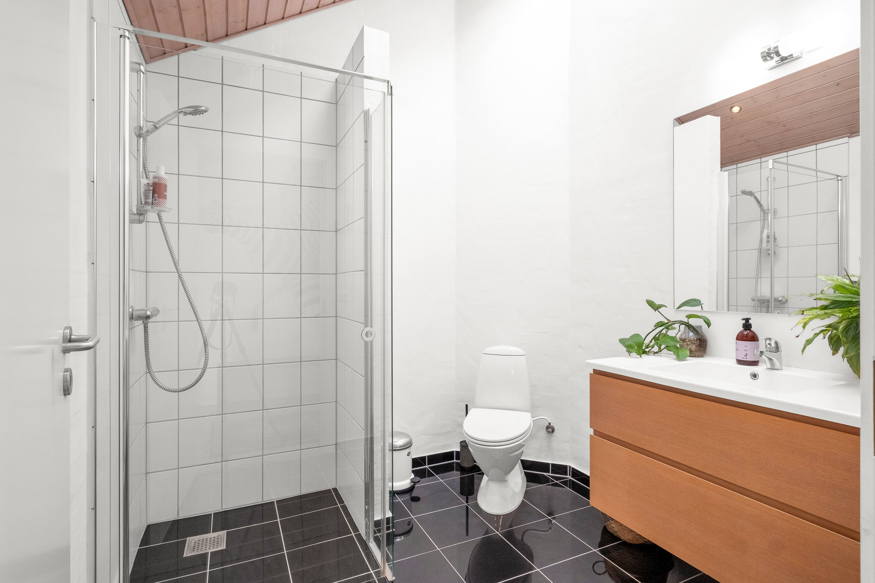 Fremhævet badeværelse billede i fuldskærmstilstand. Billede af Asmusgårdsvej 114, 8520 Lystrup