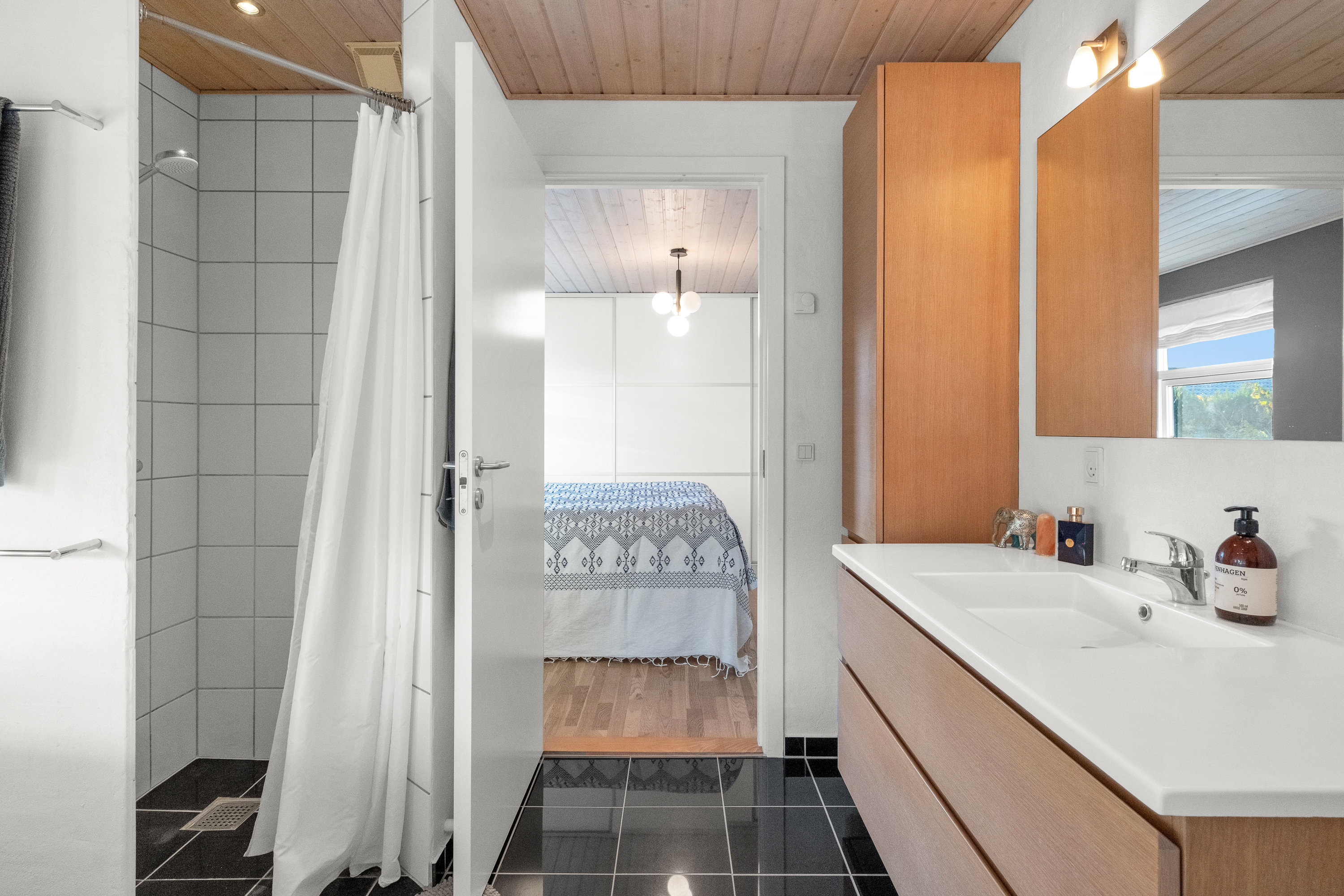 Fremhævet badeværelse billede i fuldskærmstilstand. Billede af Asmusgårdsvej 114, 8520 Lystrup