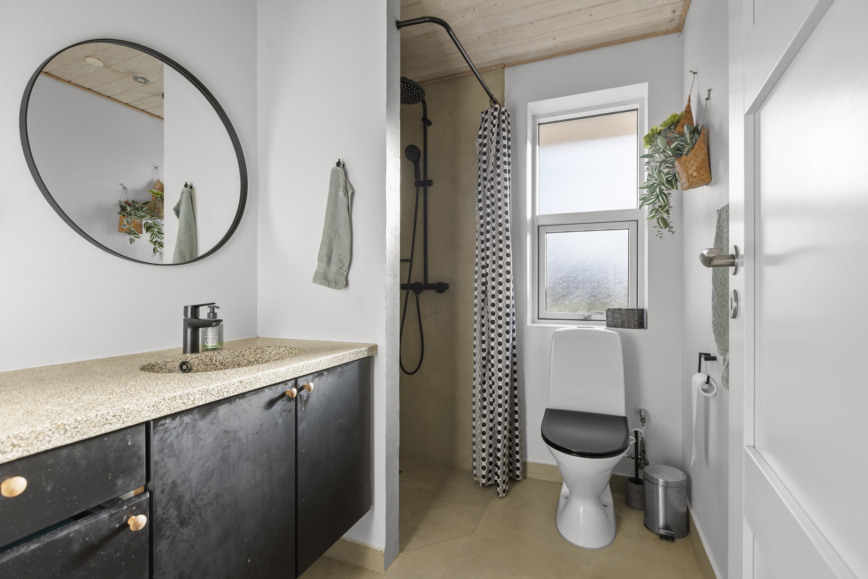 Fremhævet badeværelse billede i fuldskærmstilstand. Billede af Nordmandsvænget 29, 4050 Skibby