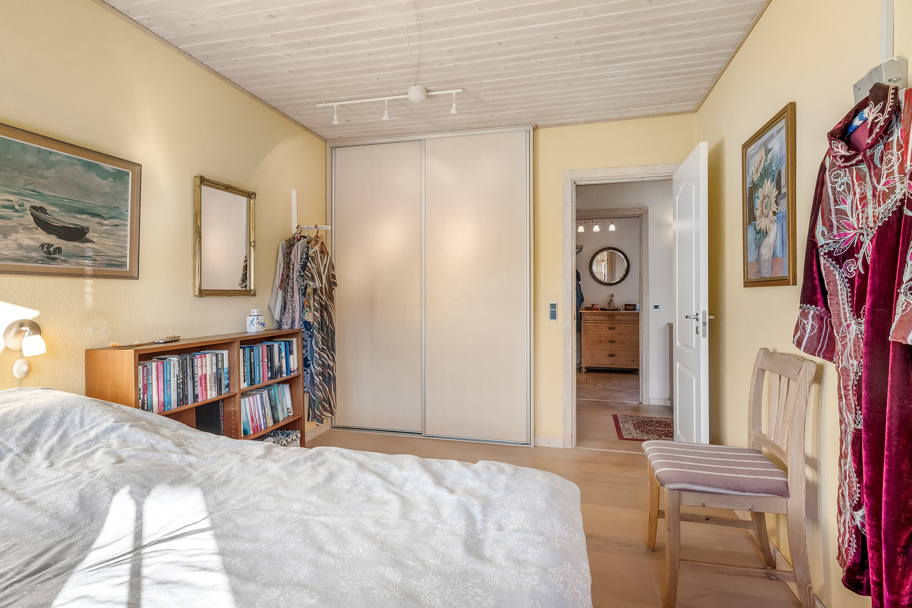 Fremhævet soveværelse billede i fuldskærmstilstand. Billede af Stenshøj 6, 6950 Ringkøbing