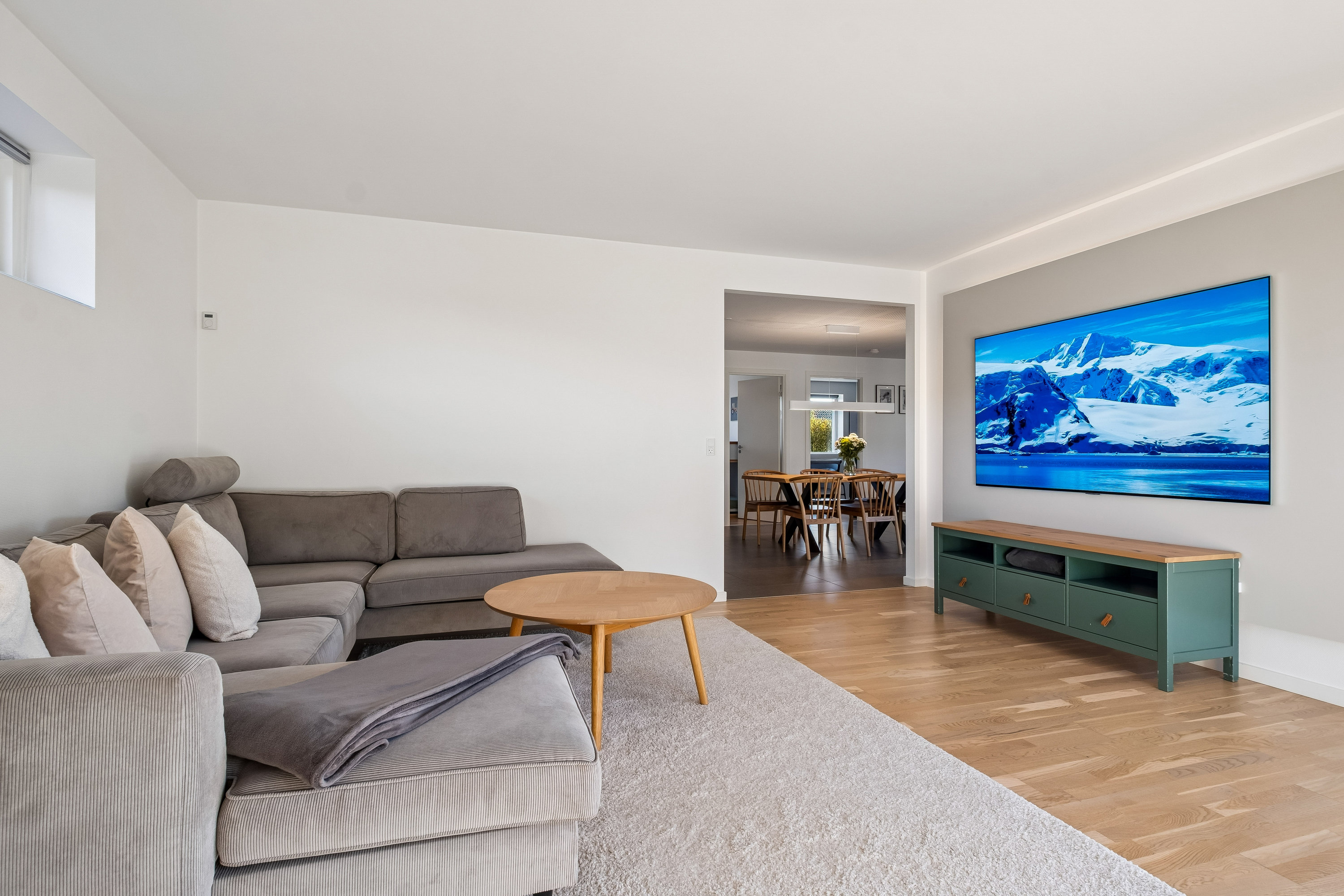 Fremhævet stue billede i fuldskærmstilstand. Billede af Druehylden 56, Østerhåb, 8700 Horsens