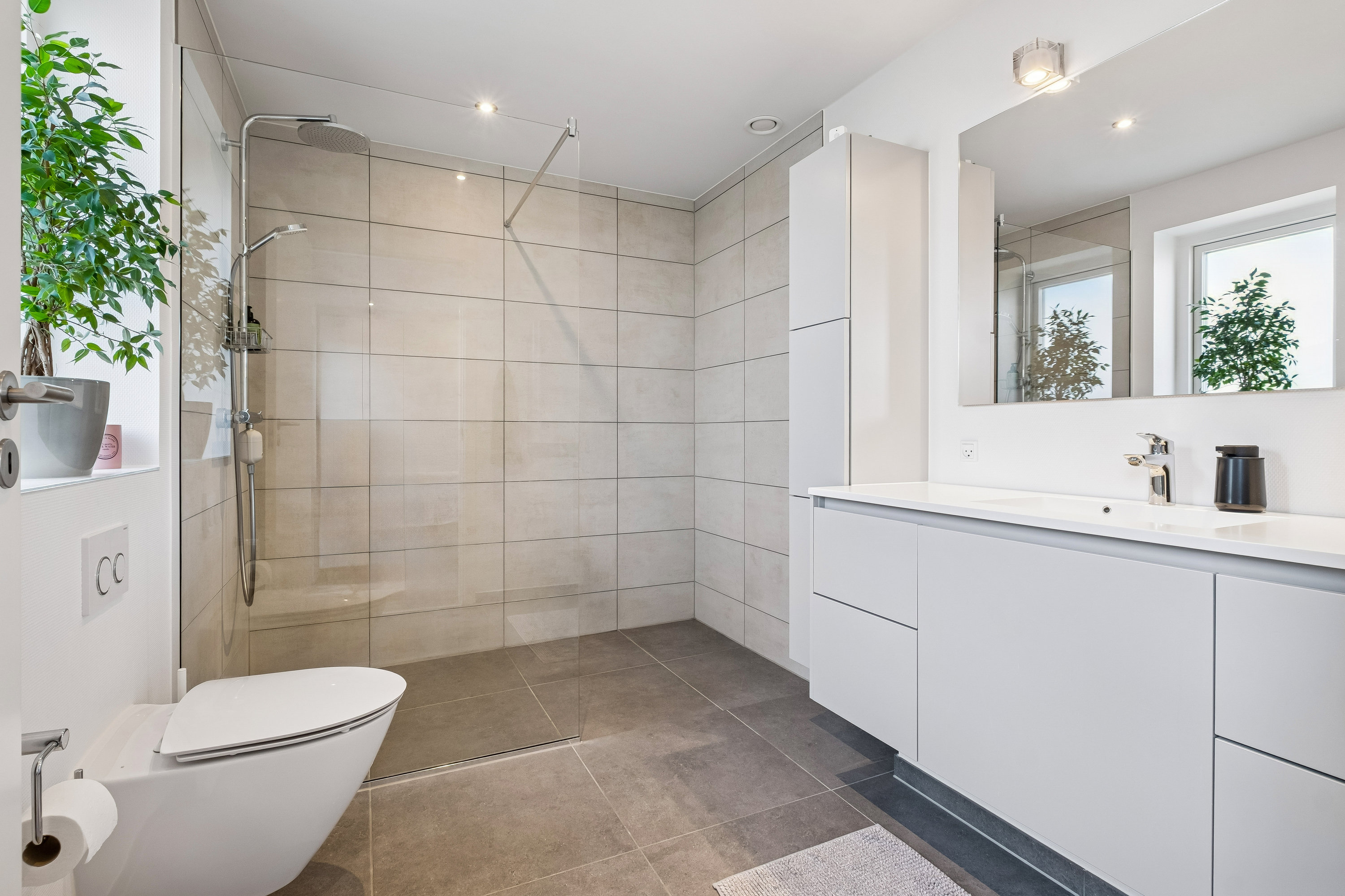 Fremhævet badeværelse billede i fuldskærmstilstand. Billede af Druehylden 56, Østerhåb, 8700 Horsens