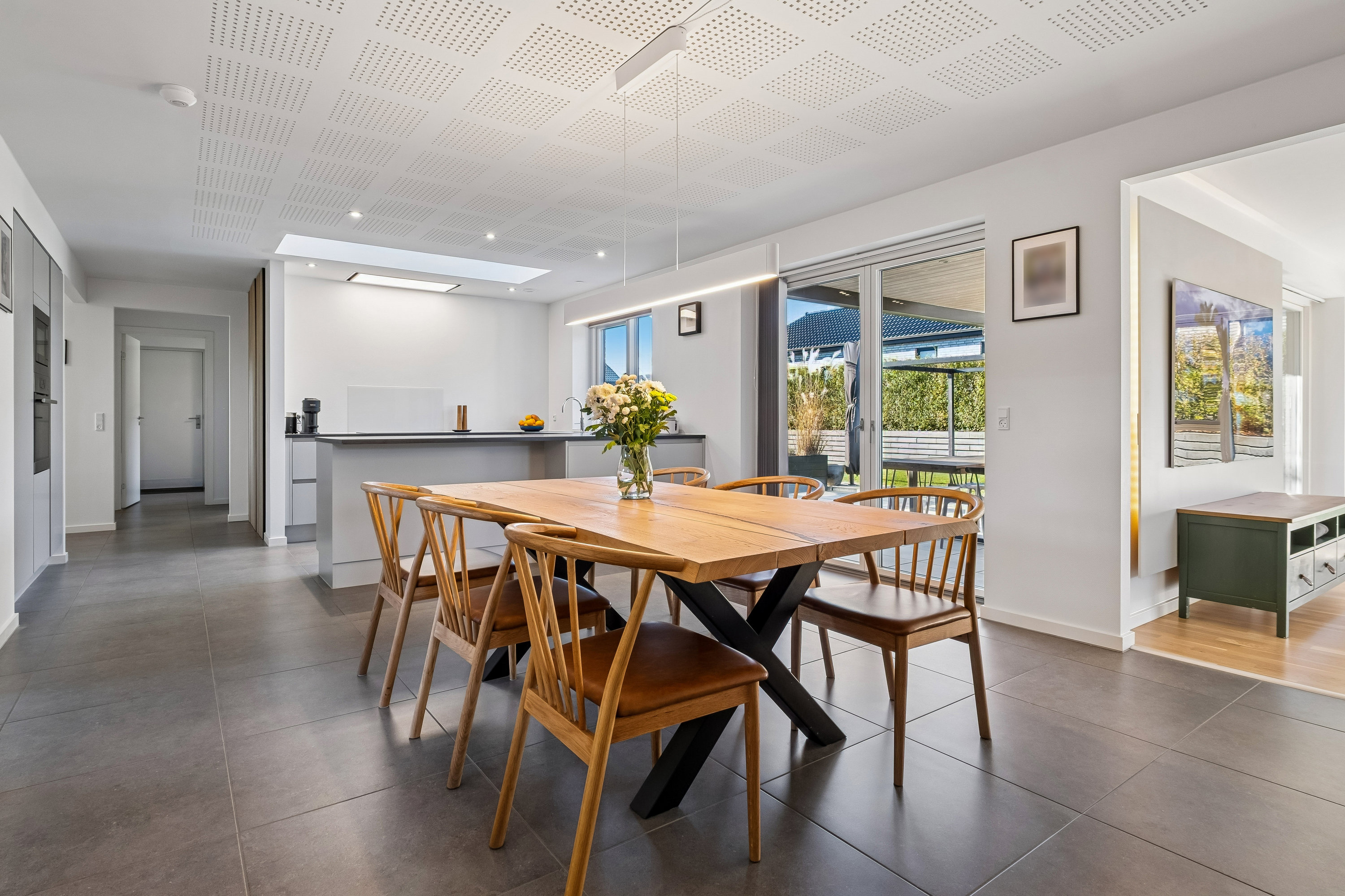 Fremhævet køkken/alrum billede i fuldskærmstilstand. Billede af Druehylden 56, Østerhåb, 8700 Horsens