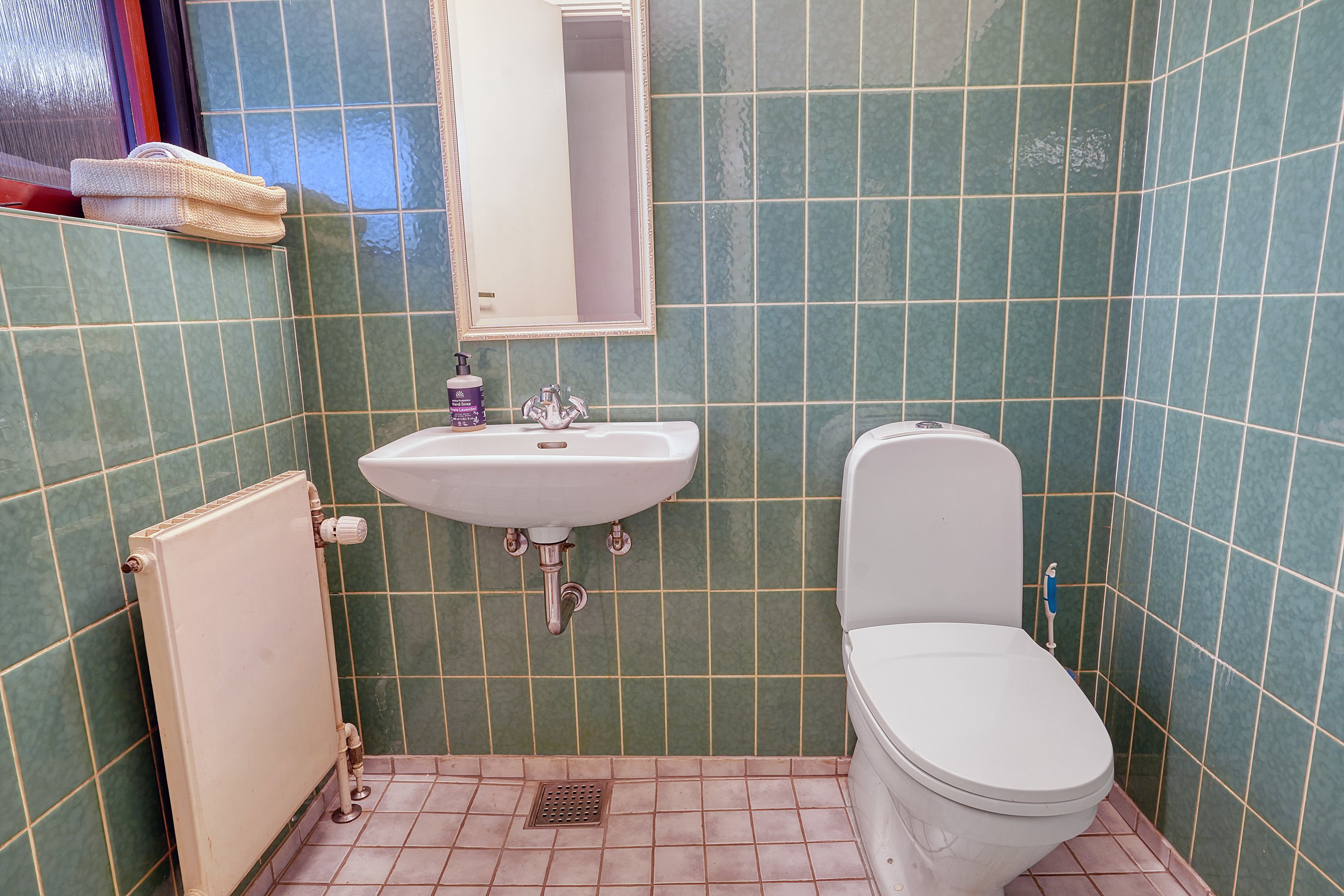 Fremhævet wc billede i fuldskærmstilstand. Billede af Baunevænget 21, Nødebo, 3480 Fredensborg