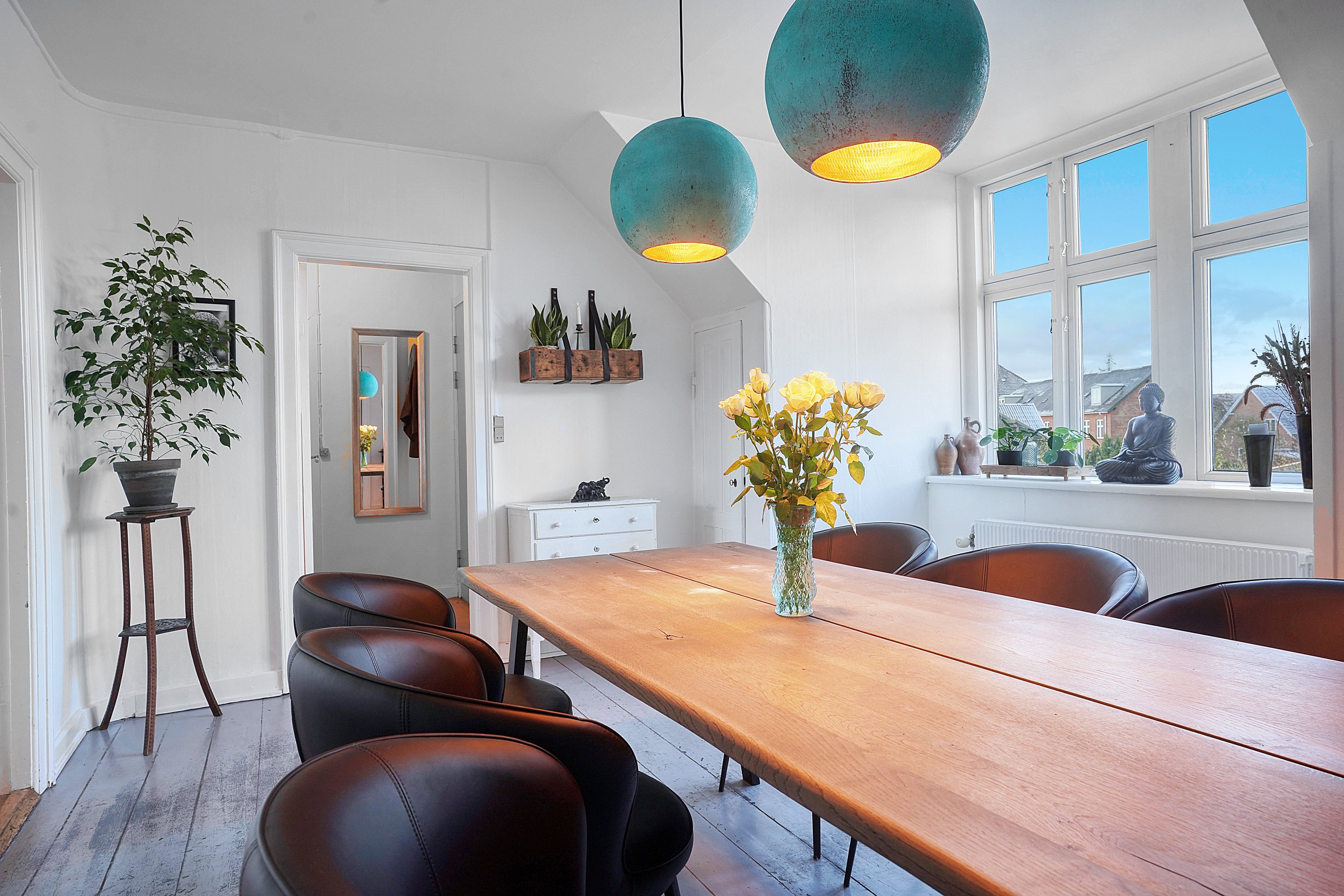 Fremhævet spisestue billede i fuldskærmstilstand. Billede af Langesvej 15, 1., 3400 Hillerød