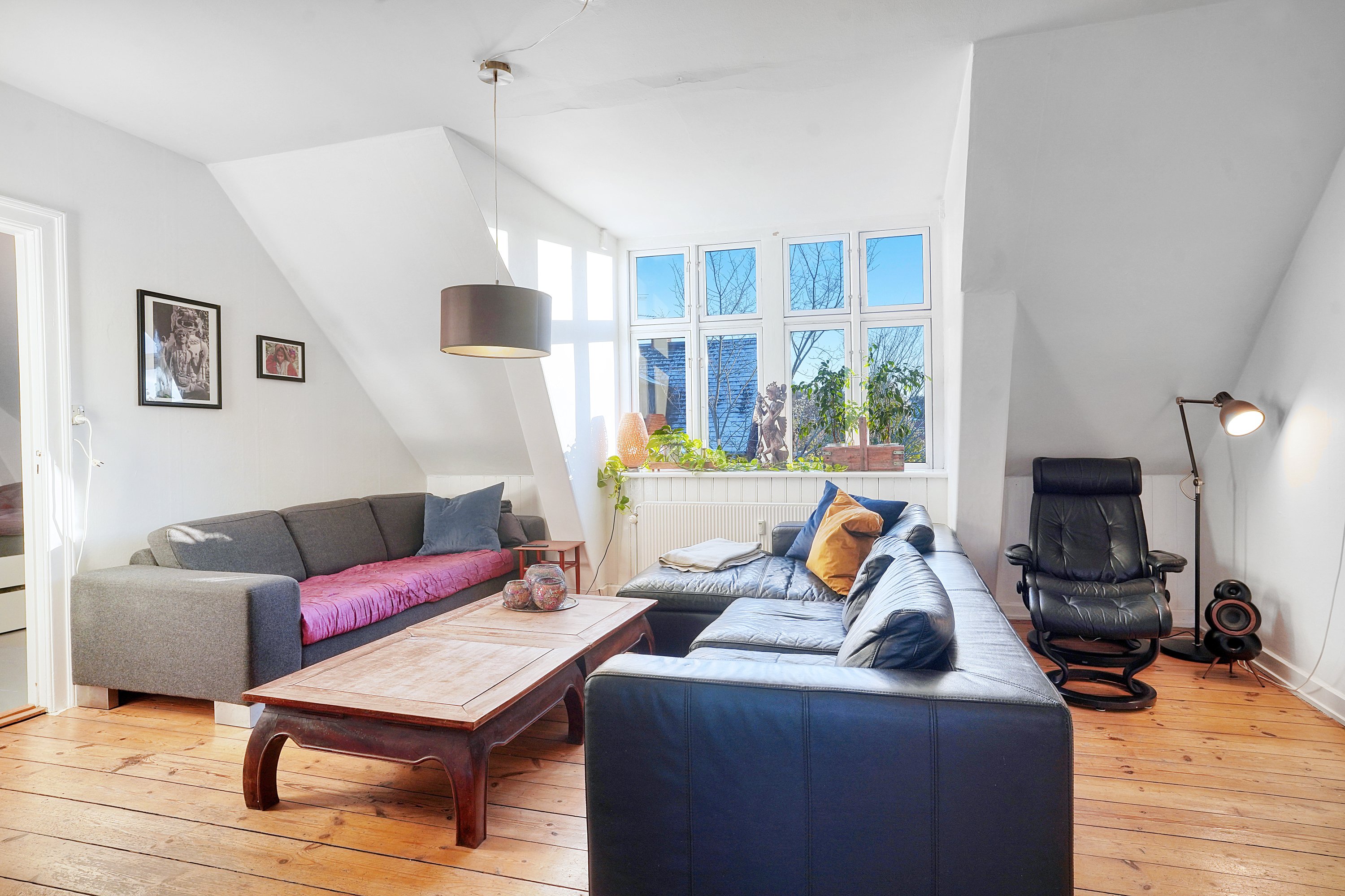 Fremhævet stue billede i fuldskærmstilstand. Billede af Langesvej 15, 1., 3400 Hillerød