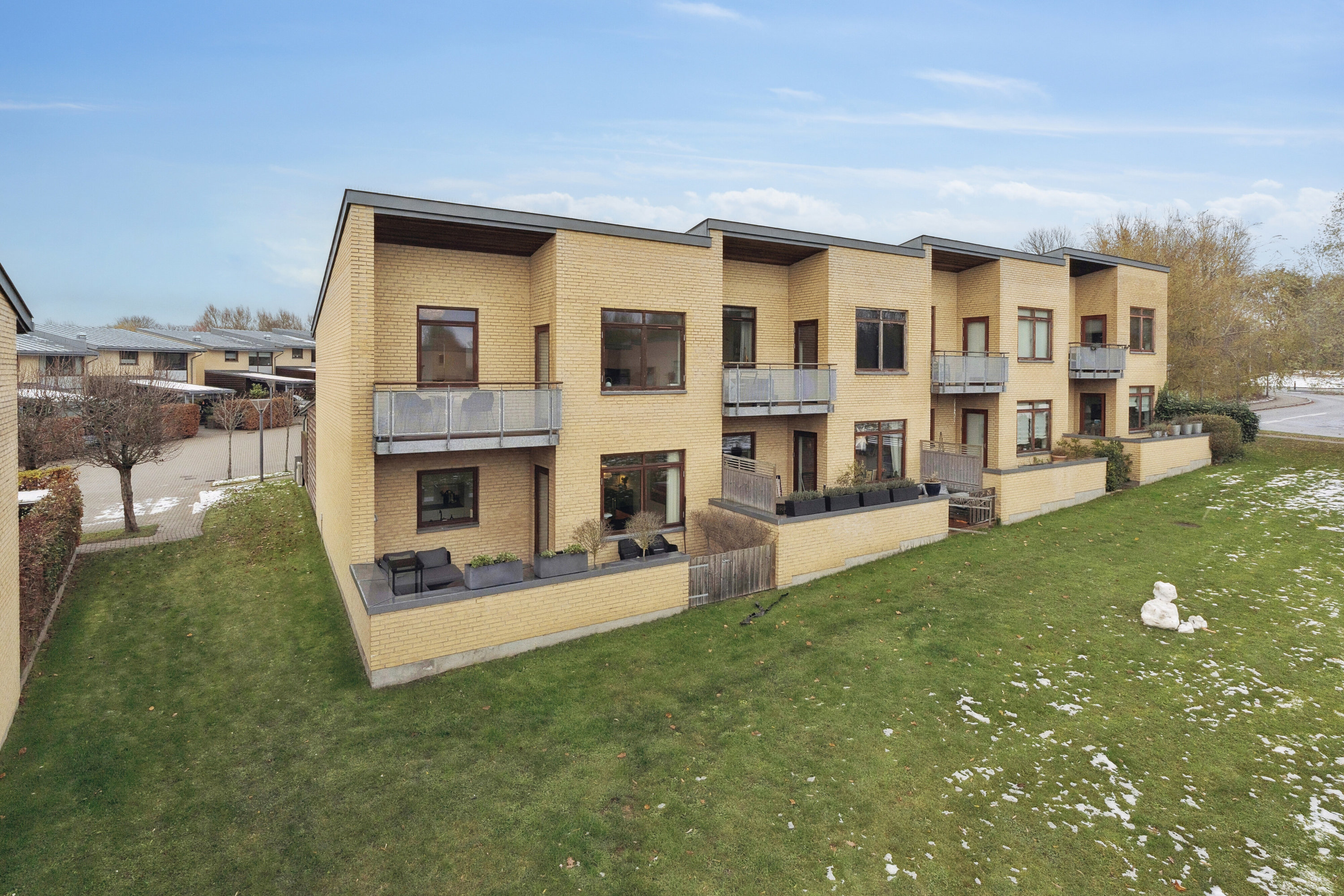 Fremhævet facade billede i fuldskærmstilstand. Billede af Ørbækgårds Alle 404, 2970 Hørsholm