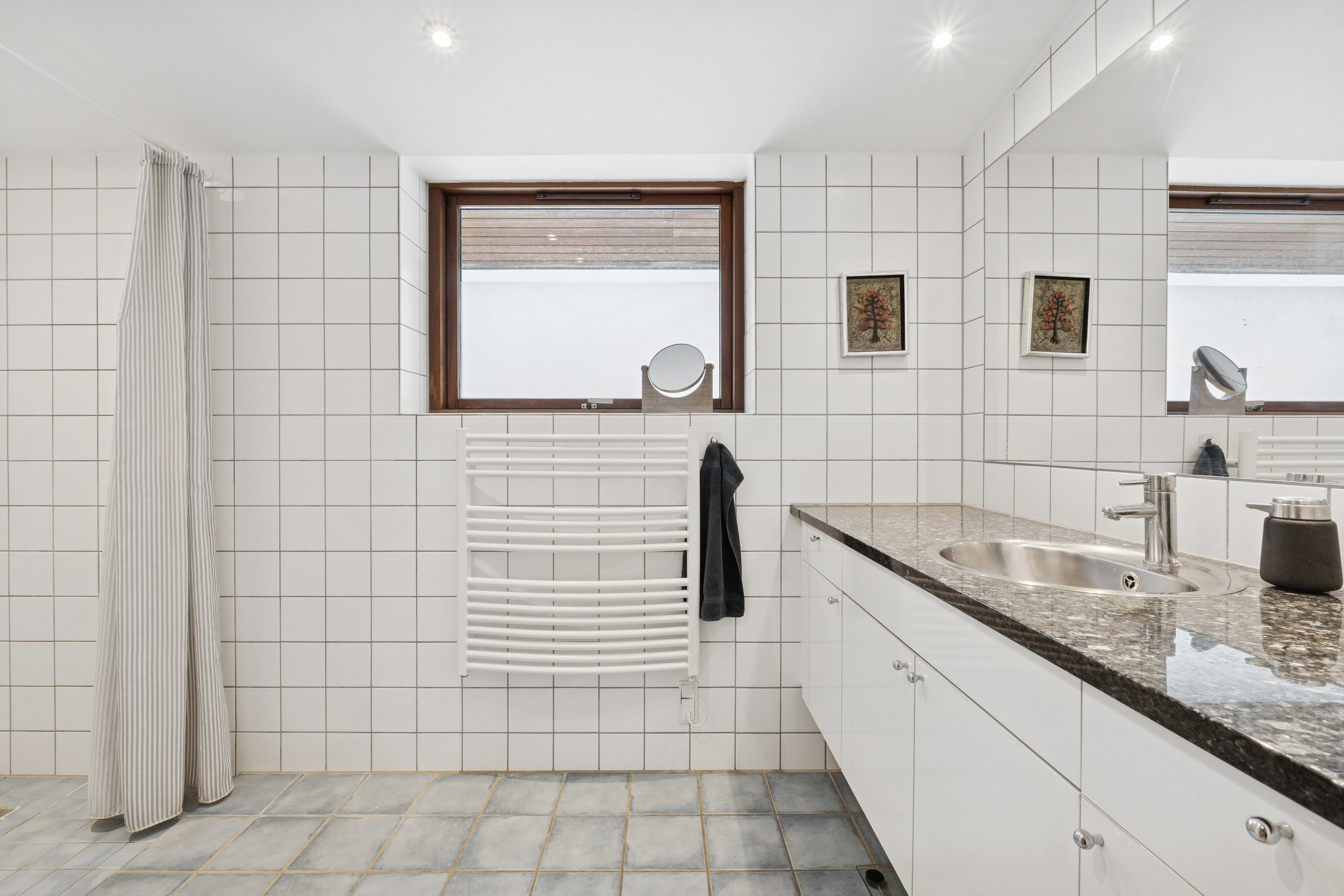 Fremhævet badeværelse billede i fuldskærmstilstand. Billede af Ørbækgårds Alle 404, 2970 Hørsholm