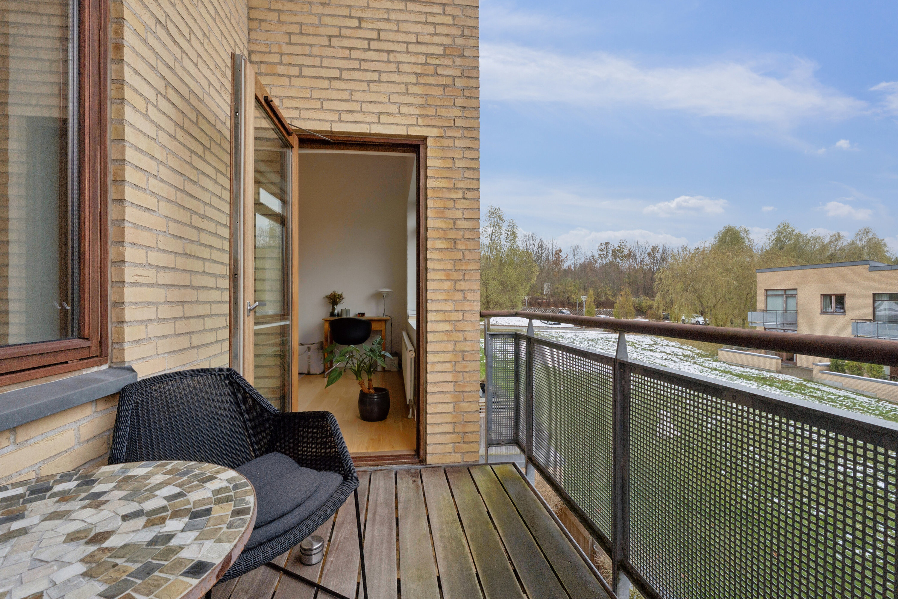 Fremhævet altan billede i fuldskærmstilstand. Billede af Ørbækgårds Alle 404, 2970 Hørsholm