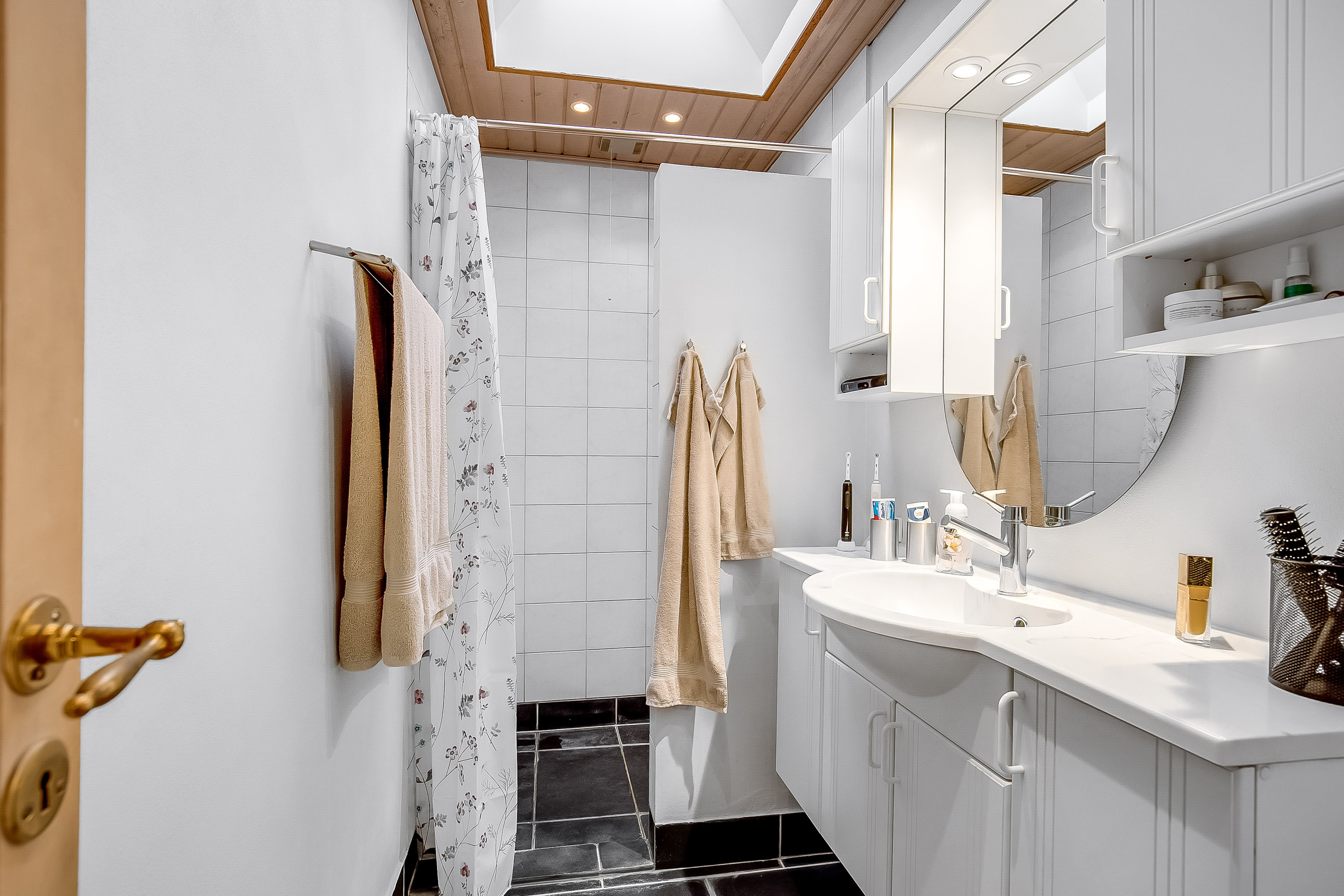 Fremhævet badeværelse billede i fuldskærmstilstand. Billede af Tværvej 1, Erritsø, 7000 Fredericia