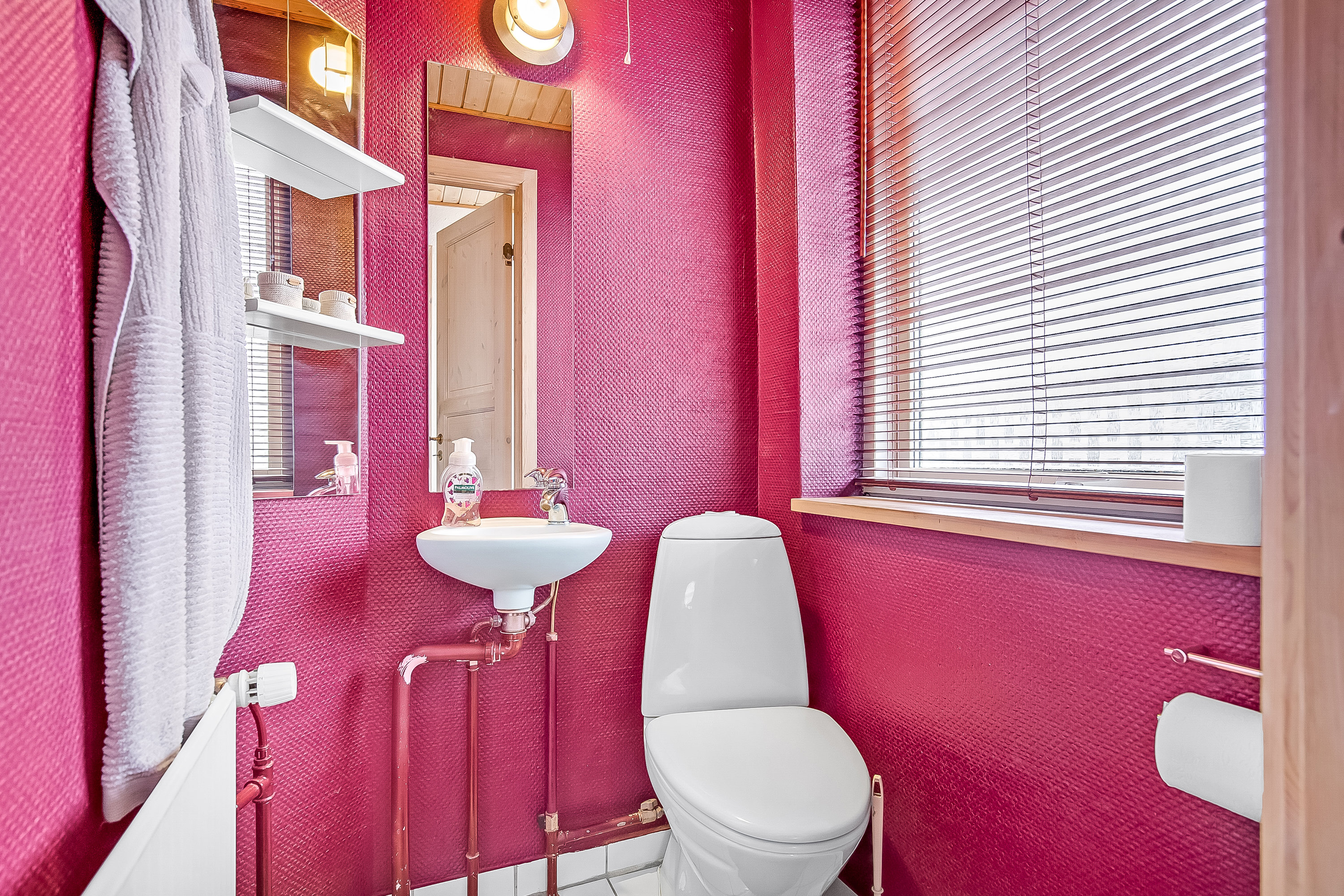 Fremhævet toilet billede i fuldskærmstilstand. Billede af Tværvej 1, Erritsø, 7000 Fredericia