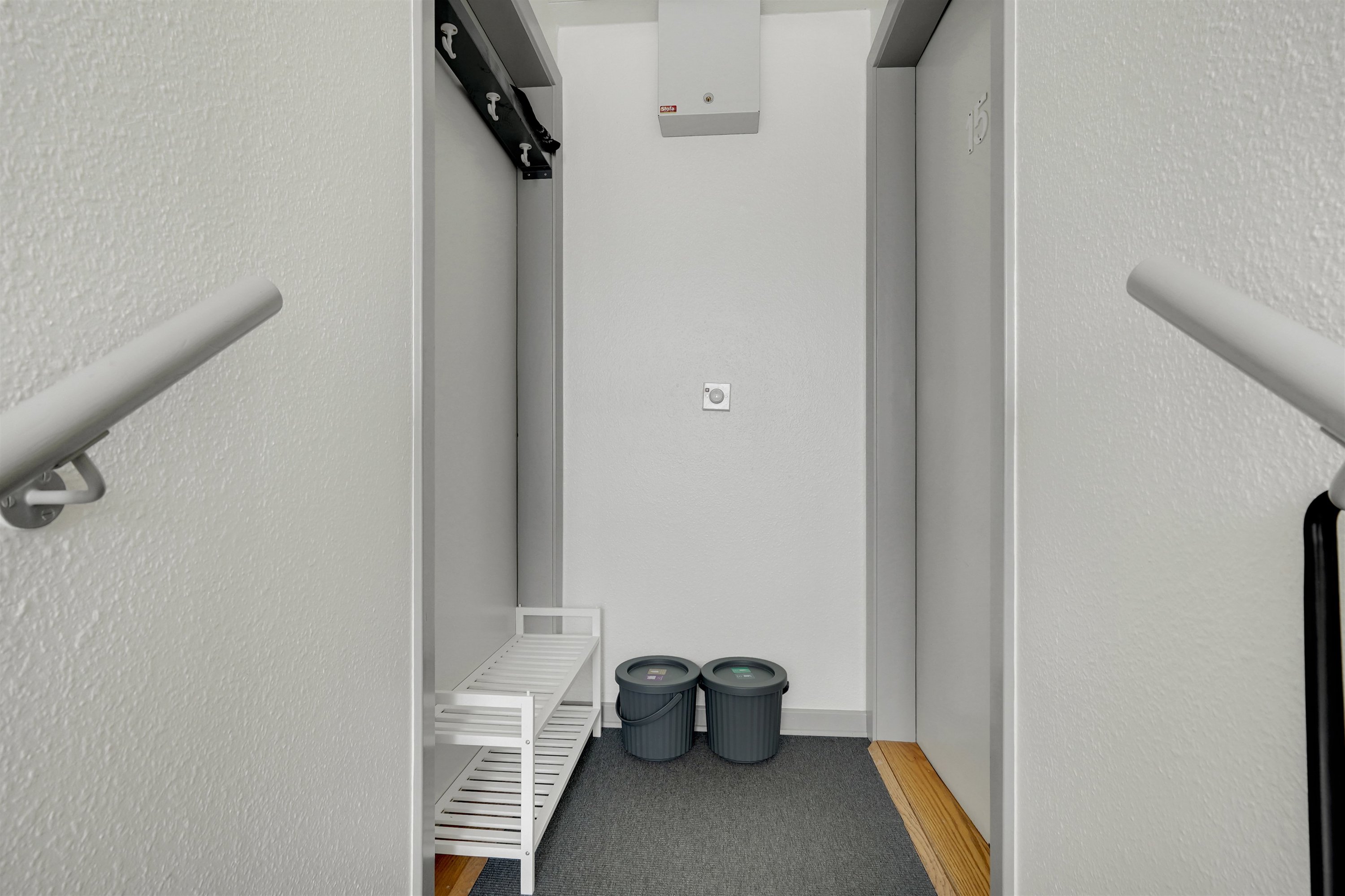 Fremhævet entré billede i fuldskærmstilstand. Billede af Hjelmevej 15, 1. 15., Henne Strand, 6854 Henne