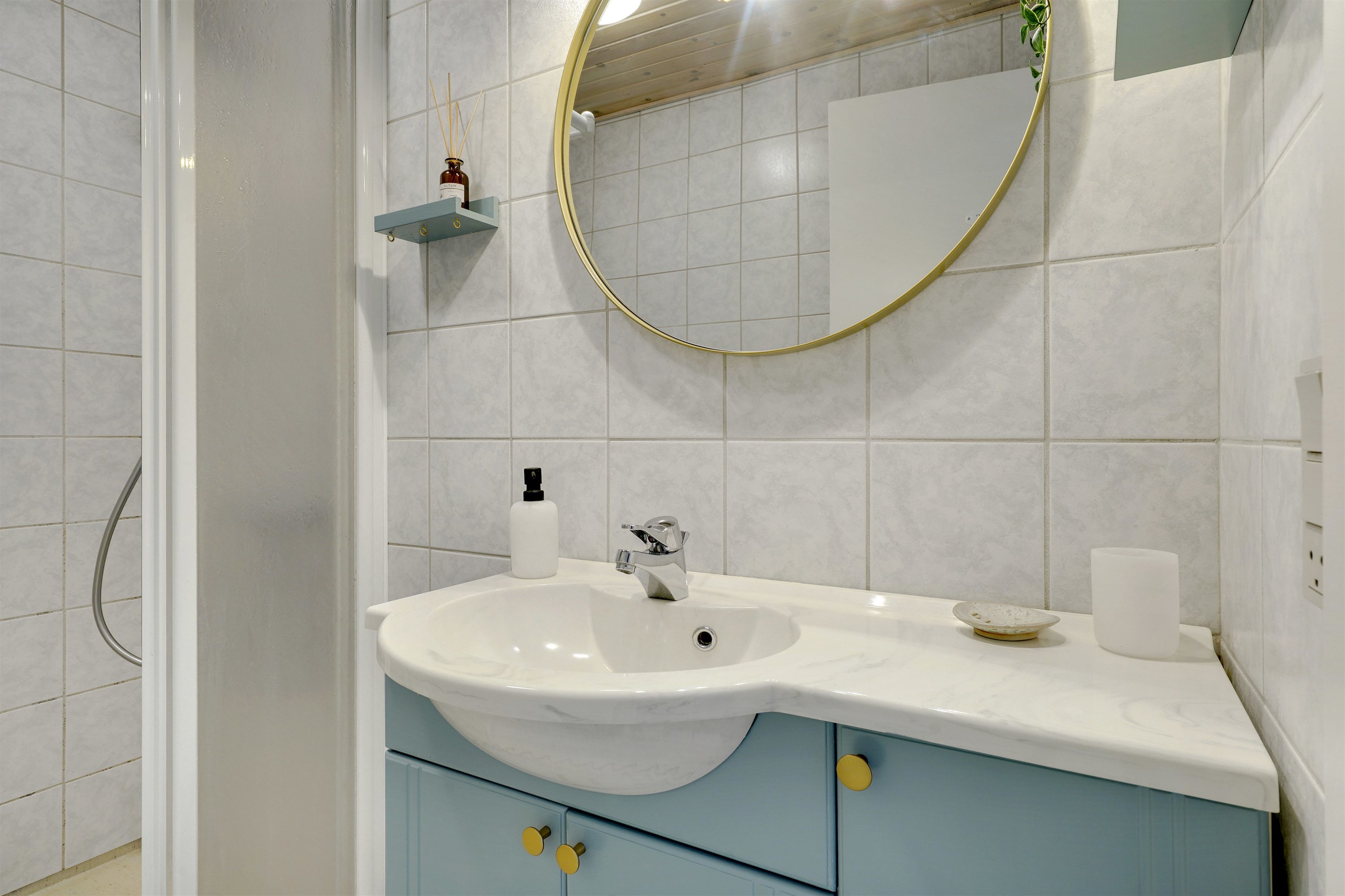 Fremhævet badeværelse billede i fuldskærmstilstand. Billede af Hjelmevej 15, 1. 15., Henne Strand, 6854 Henne