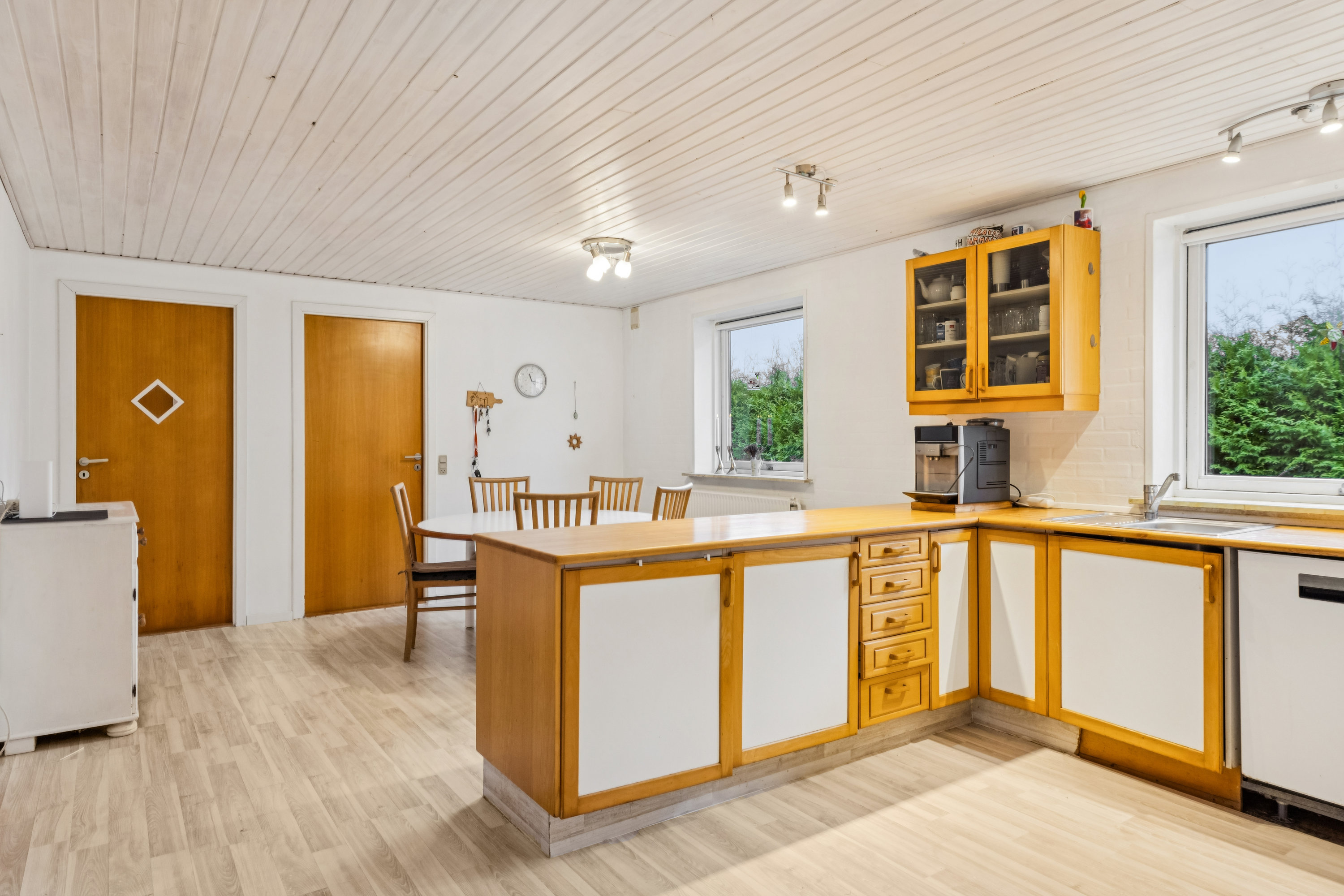 Fremhævet køkken billede i fuldskærmstilstand. Billede af Frøslevvej 24, 6330 Padborg