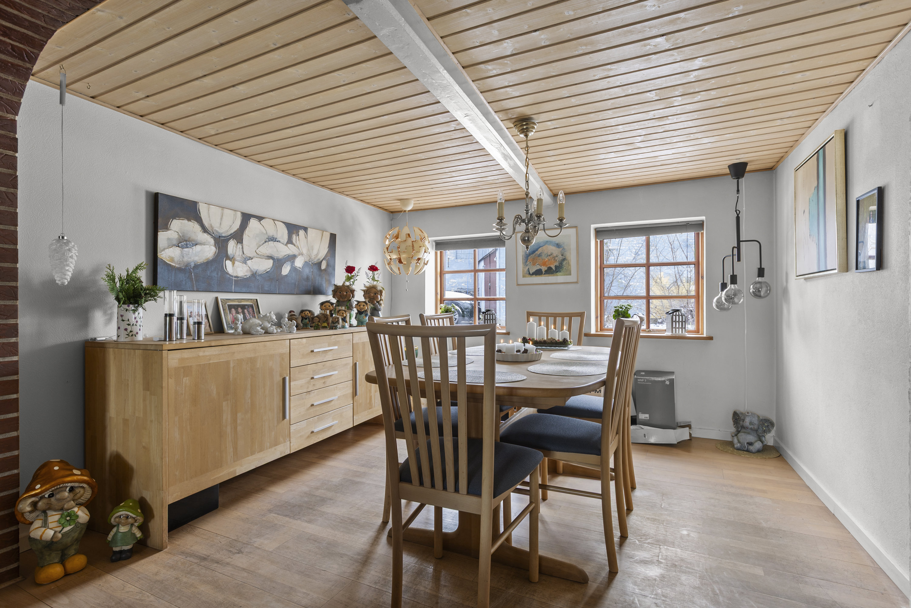 Fremhævet stue billede i fuldskærmstilstand. Billede af Asmindrup 24, 4400 Kalundborg