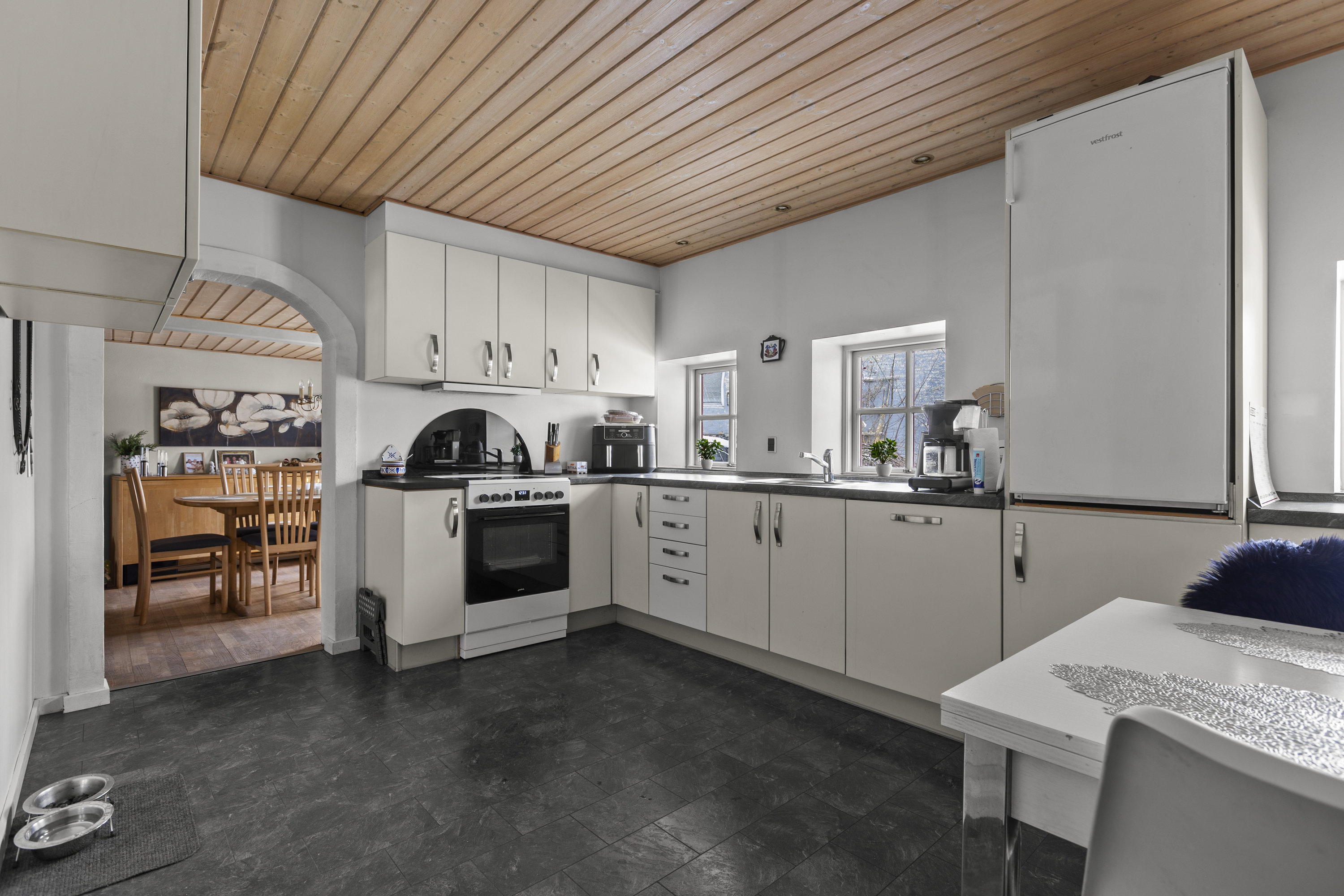 Fremhævet køkken billede i fuldskærmstilstand. Billede af Asmindrup 24, 4400 Kalundborg