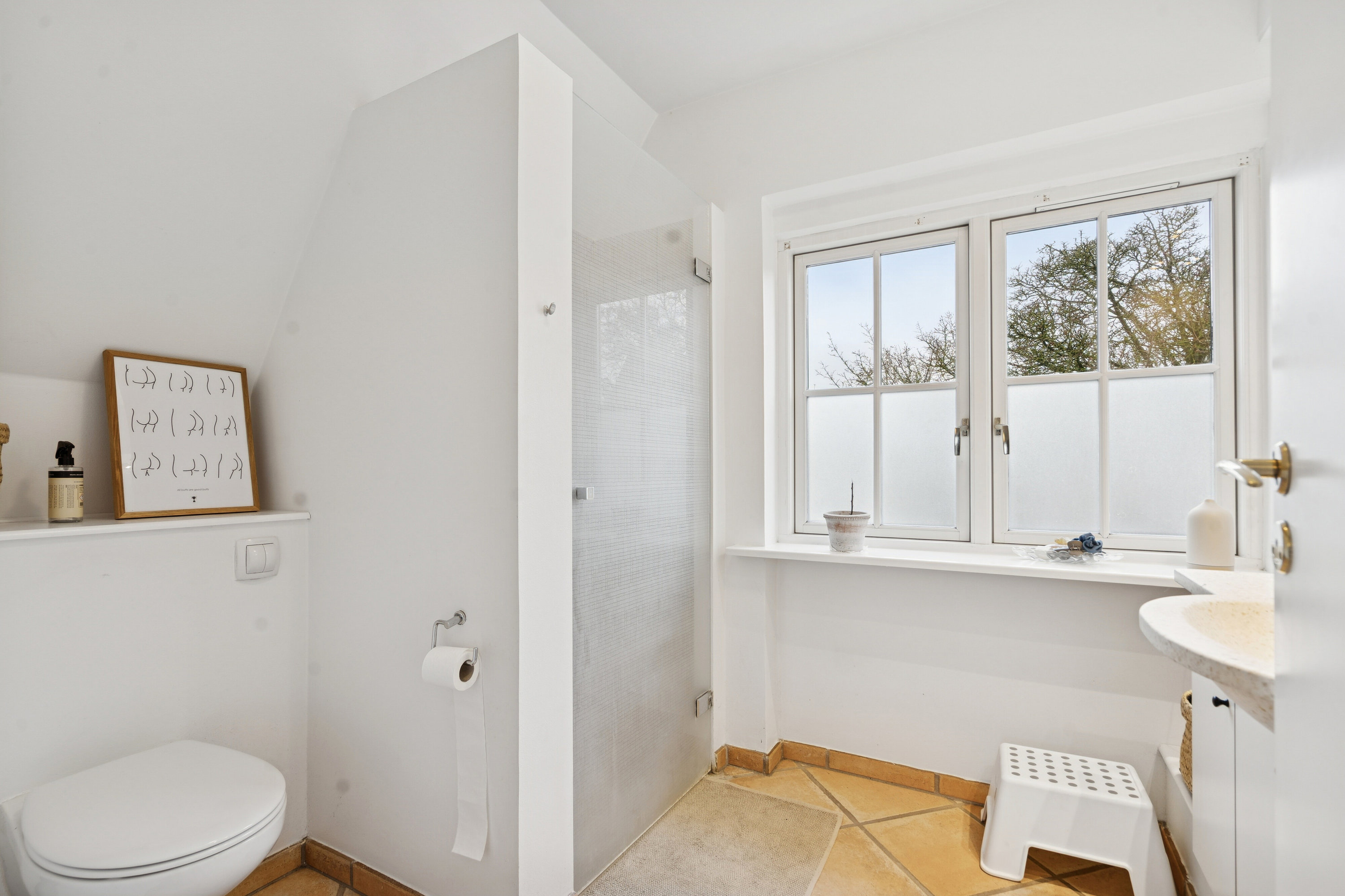 Fremhævet badeværelse billede i fuldskærmstilstand. Billede af Tesdorpfsvej 53, 5000 Odense C