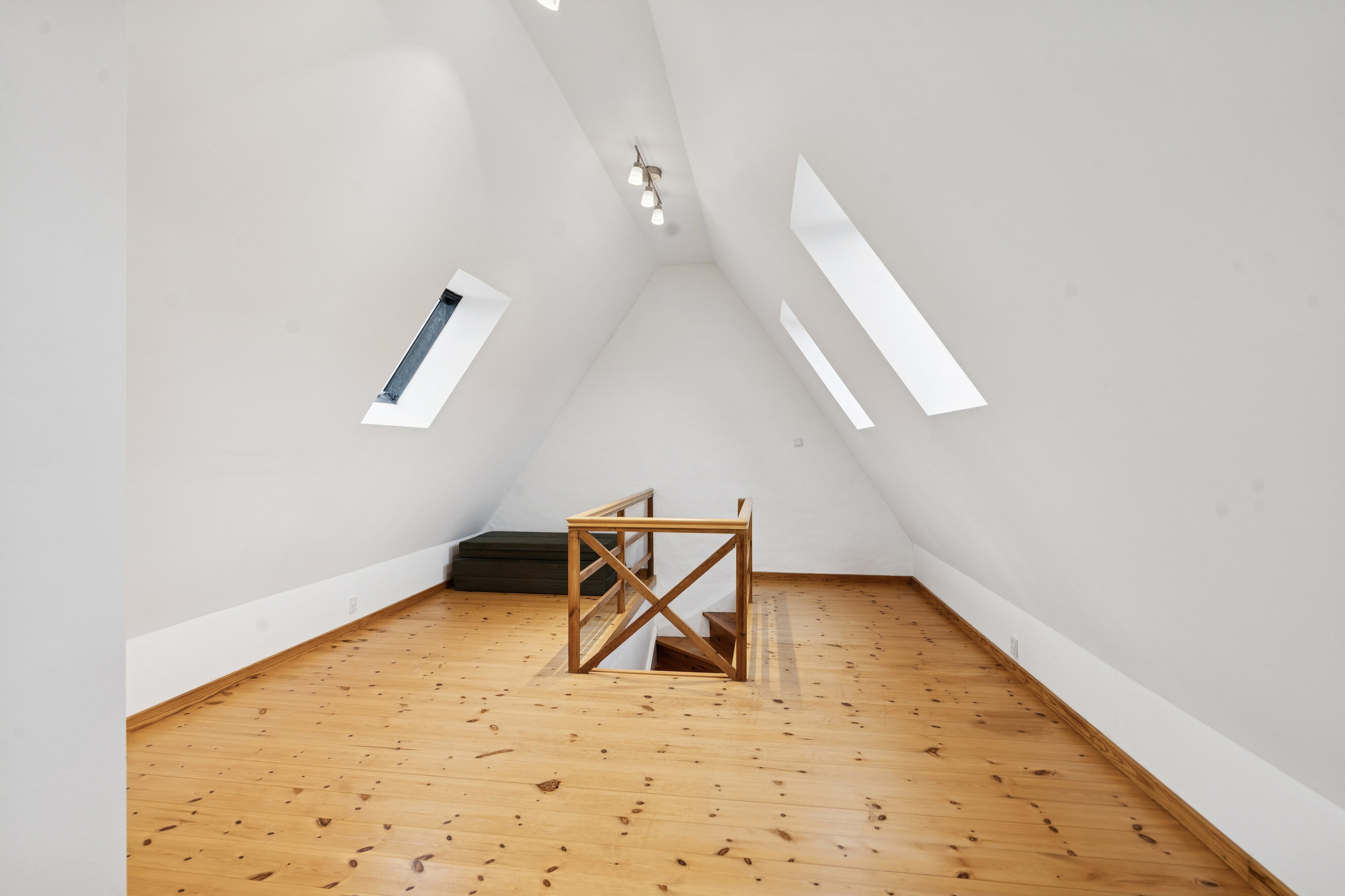 Fremhævet værelse billede i fuldskærmstilstand. Billede af Tesdorpfsvej 53, 5000 Odense C