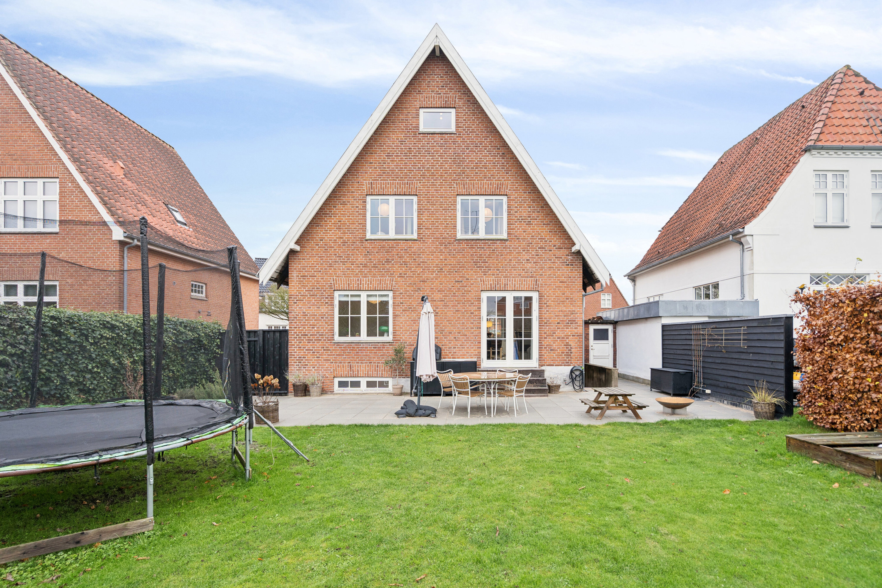 Fremhævet set fra haven billede i fuldskærmstilstand. Billede af Tesdorpfsvej 53, 5000 Odense C