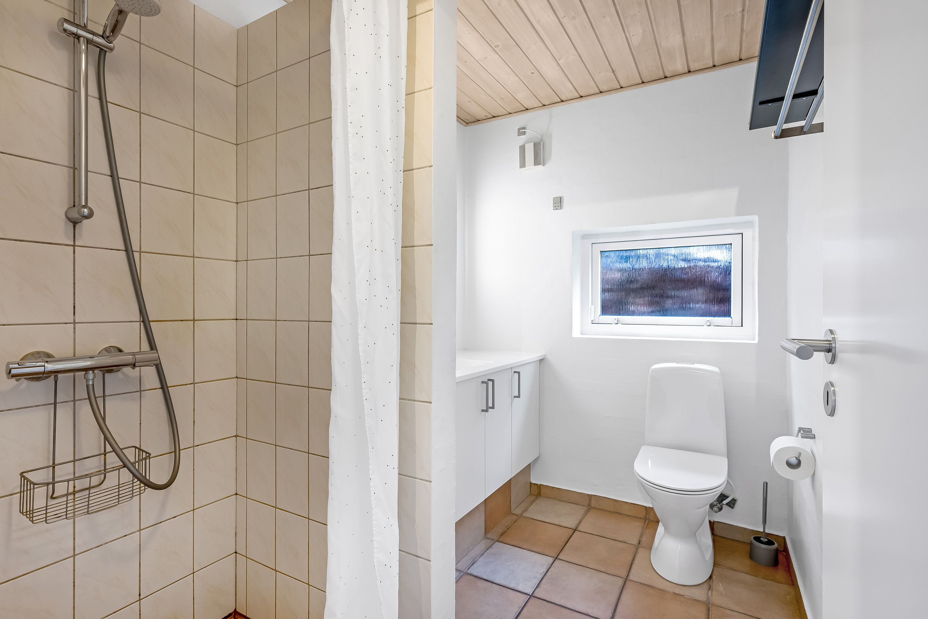 Fremhævet badeværelse billede i fuldskærmstilstand. Billede af Struervej 109A, 7500 Holstebro