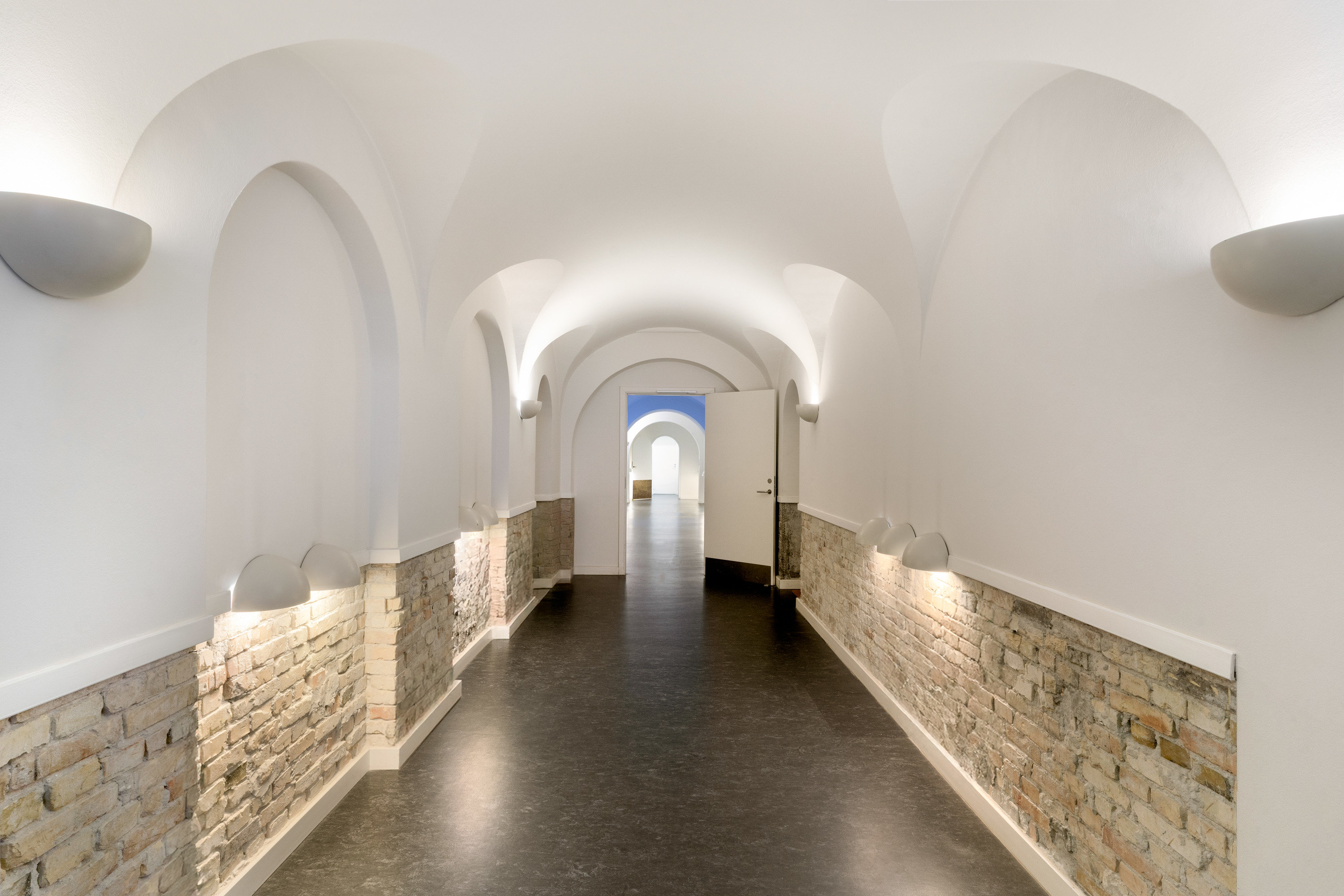 Fremhævet  billede i fuldskærmstilstand. Billede af Hambrosgade 6, st. tv., 1562 København V