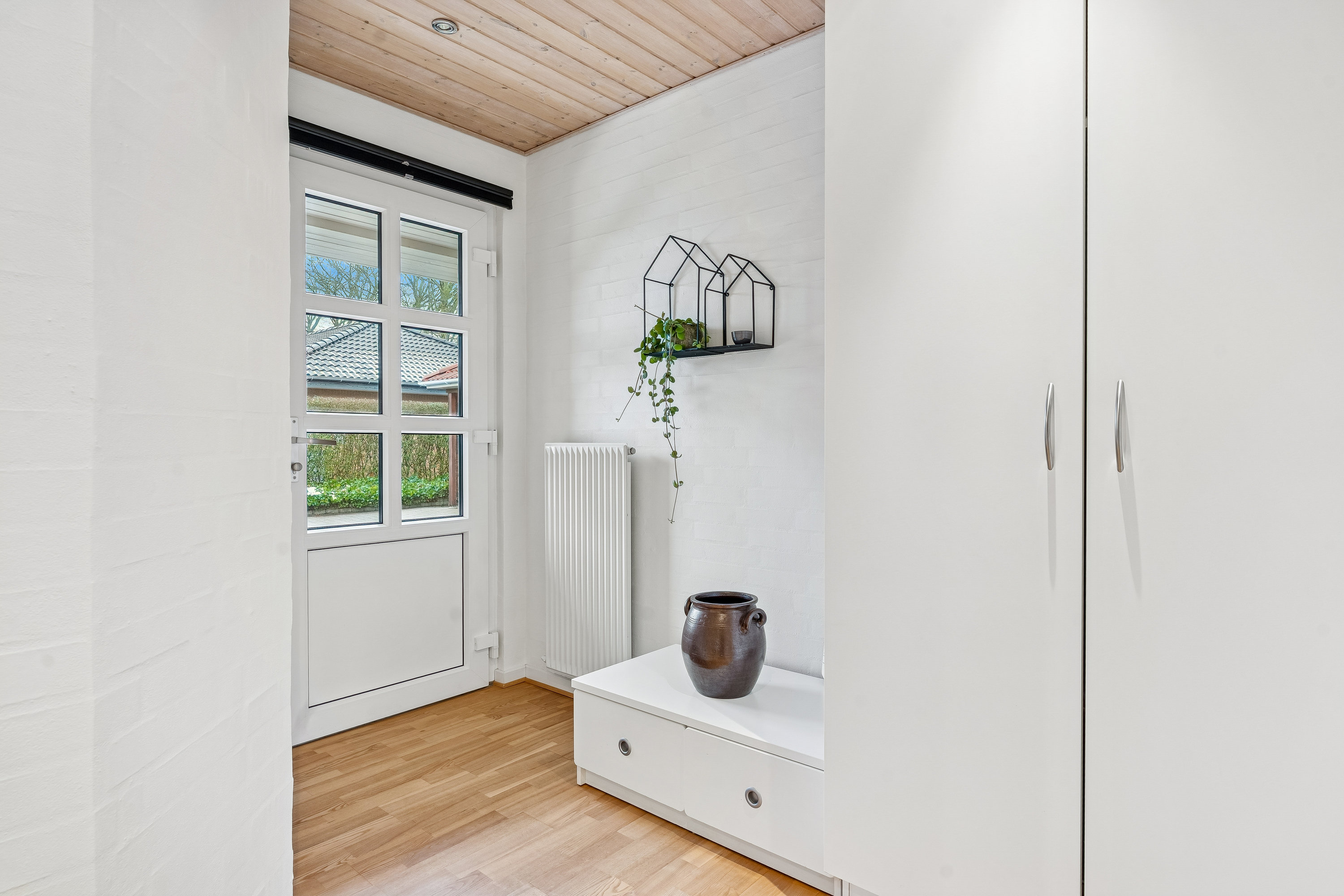 Fremhævet gang billede i fuldskærmstilstand. Billede af Årupvænget 23, 8722 Hedensted