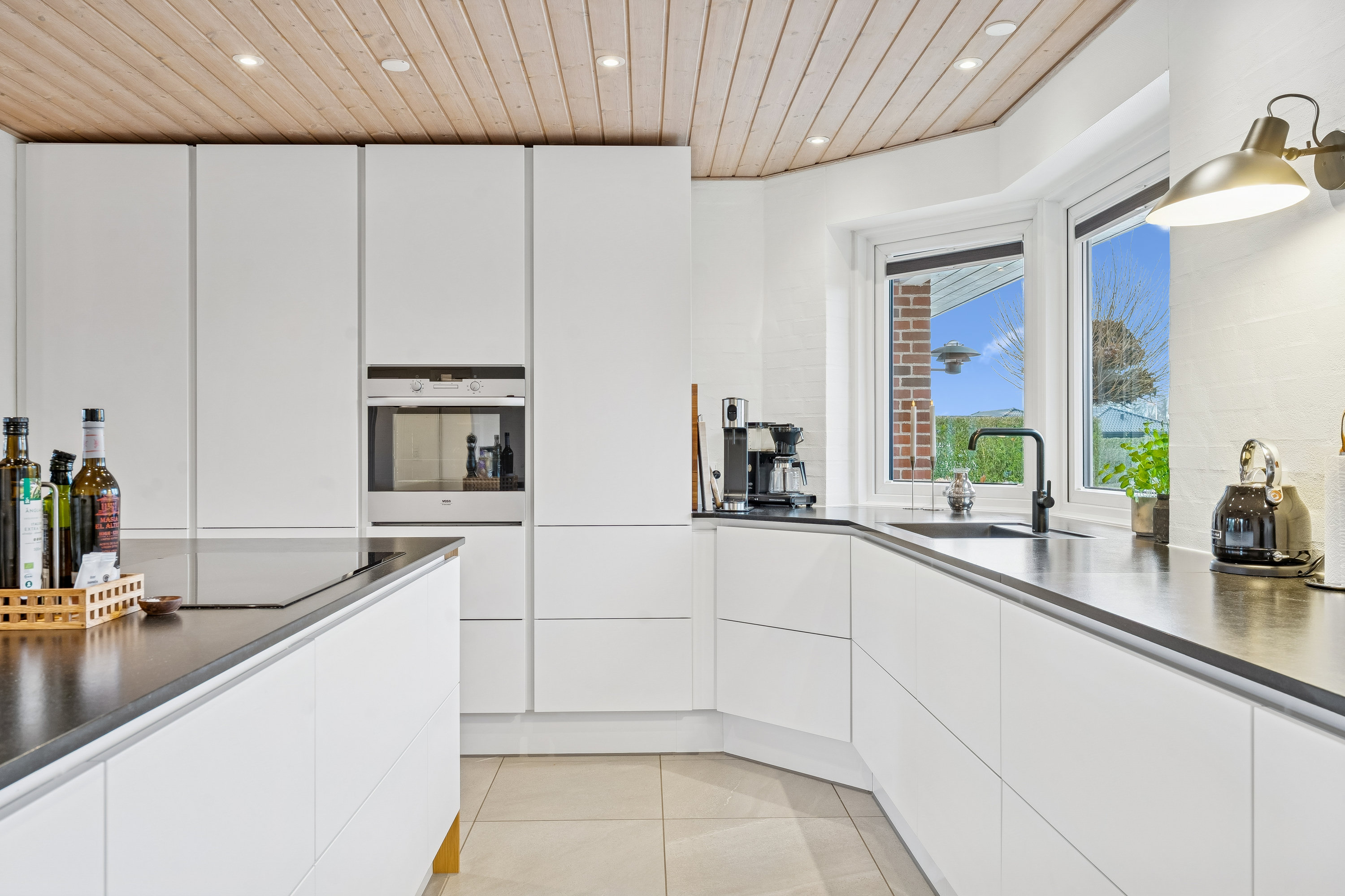 Fremhævet køkken billede i fuldskærmstilstand. Billede af Årupvænget 23, 8722 Hedensted